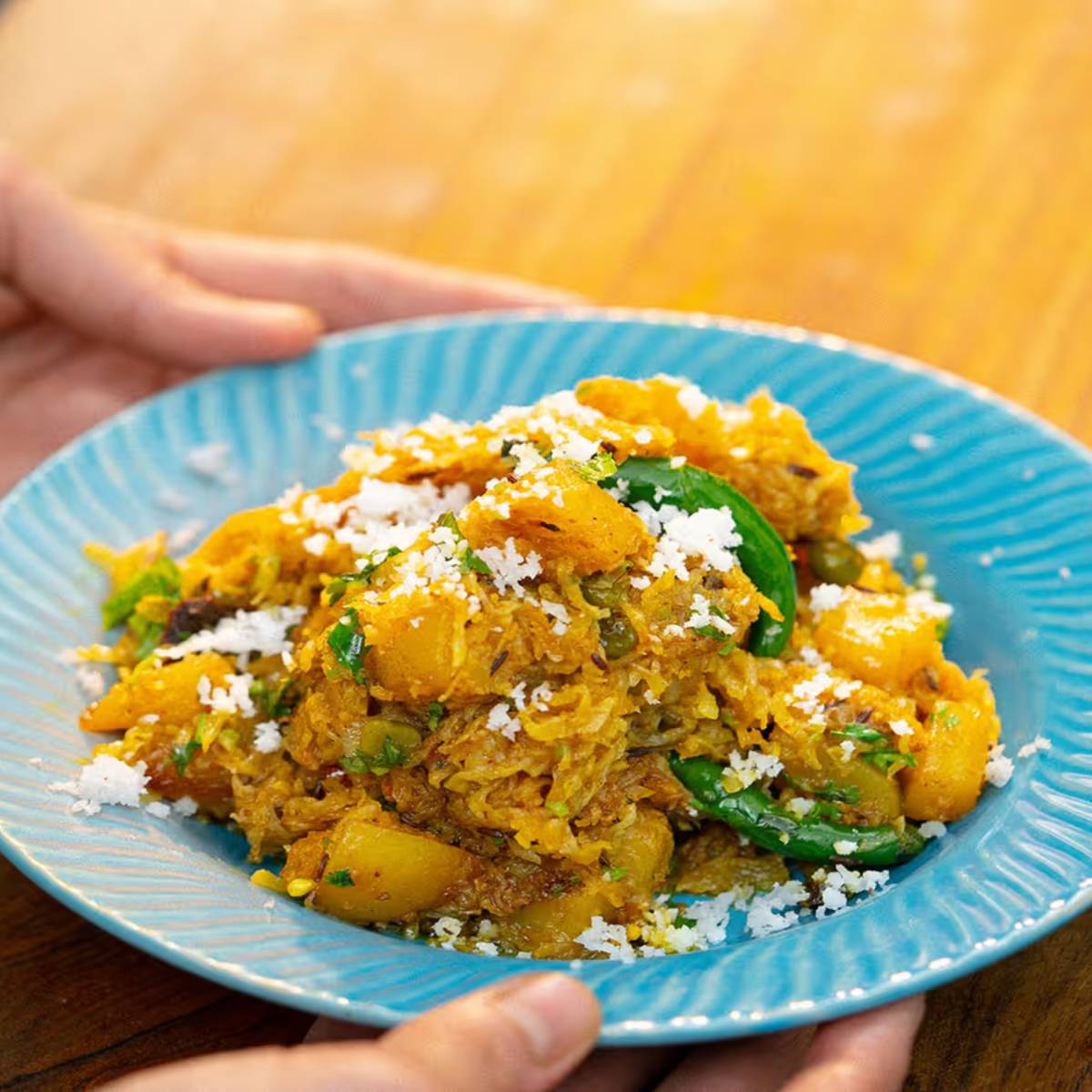 মাঝে ঢাকনা খুলে একটু নেড়েচেড়ে দিতে হবে। ১০ মিনিট পর সবজি সিদ্ধ হয়েছে কিনা দেখে নিন। রান্না হয়ে এলে নামিয়ে নিয়ে গরম গরম ভাতের সঙ্গে পরিবেশন করুন। মাঝে ঢাকনা খুলে একটু নেড়েচেড়ে দিতে হবে। ১০ মিনিট পর সবজি সিদ্ধ হয়েছে কিনা দেখে নিন। রান্না হয়ে এলে নামিয়ে নিয়ে গরম গরম ভাতের সঙ্গে পরিবেশন করুন।