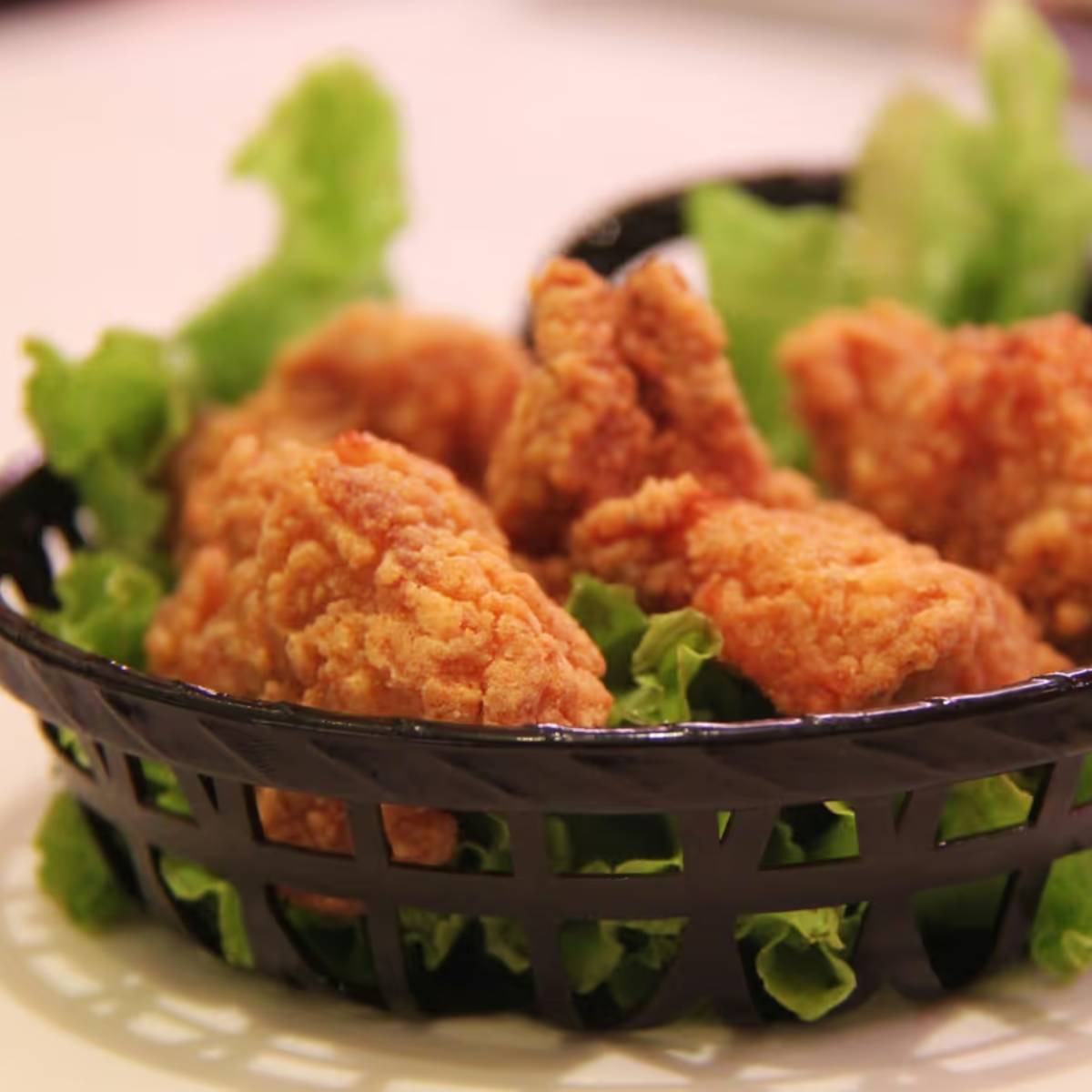 আমিষভোজীদের জন্য মুরগি এবং মাছ উভয়ই প্রোটিনের সেরা উৎস। আমিষভোজীদের জন্য মুরগি এবং মাছ উভয়ই প্রোটিনের সেরা উৎস।