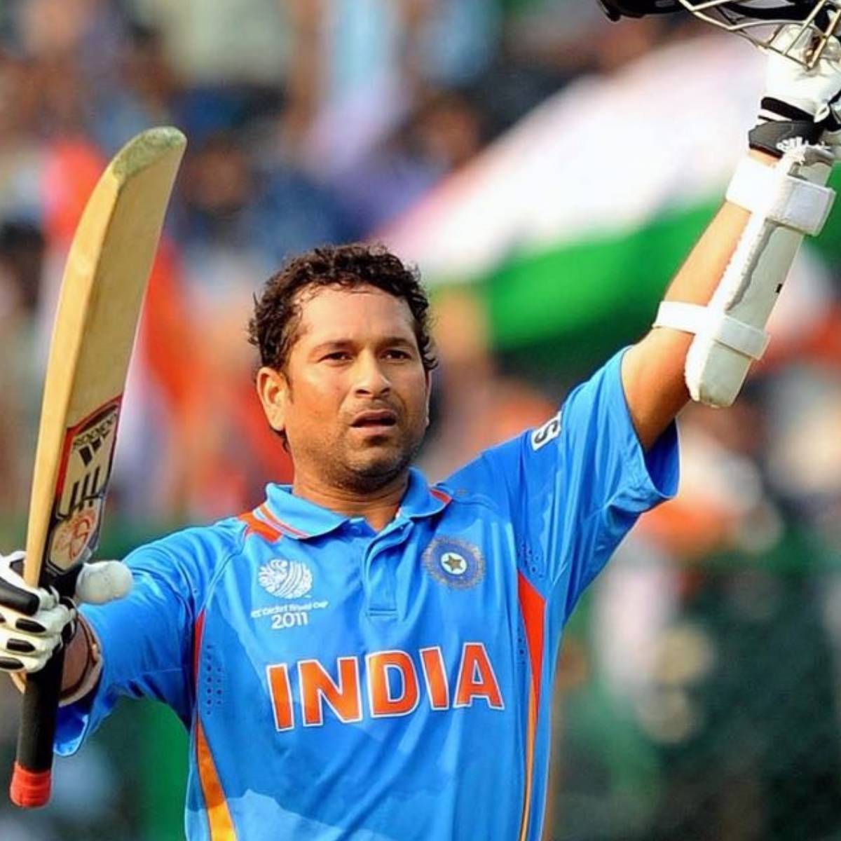 ক্রিকেটের একটি ফরম্যাটে এতদিন সর্বাধিক শতরানের নজিরটি ছিল সচিনের ঝুলিতে৷ টেস্ট ক্রিকেটে ক্রিকেট ঈশ্বরের ৫১টি শতরানের নজিরে কোহলি ভাগ বসিয়েছিলেন ওডিআই ফরম্য়াটে৷ ক্রিকেটের একটি ফরম্যাটে এতদিন সর্বাধিক শতরানের নজিরটি ছিল সচিনের ঝুলিতে৷ টেস্ট ক্রিকেটে ক্রিকেট ঈশ্বরের ৫১টি শতরানের নজিরে কোহলি ভাগ বসিয়েছিলেন ওডিআই ফরম্য়াটে৷