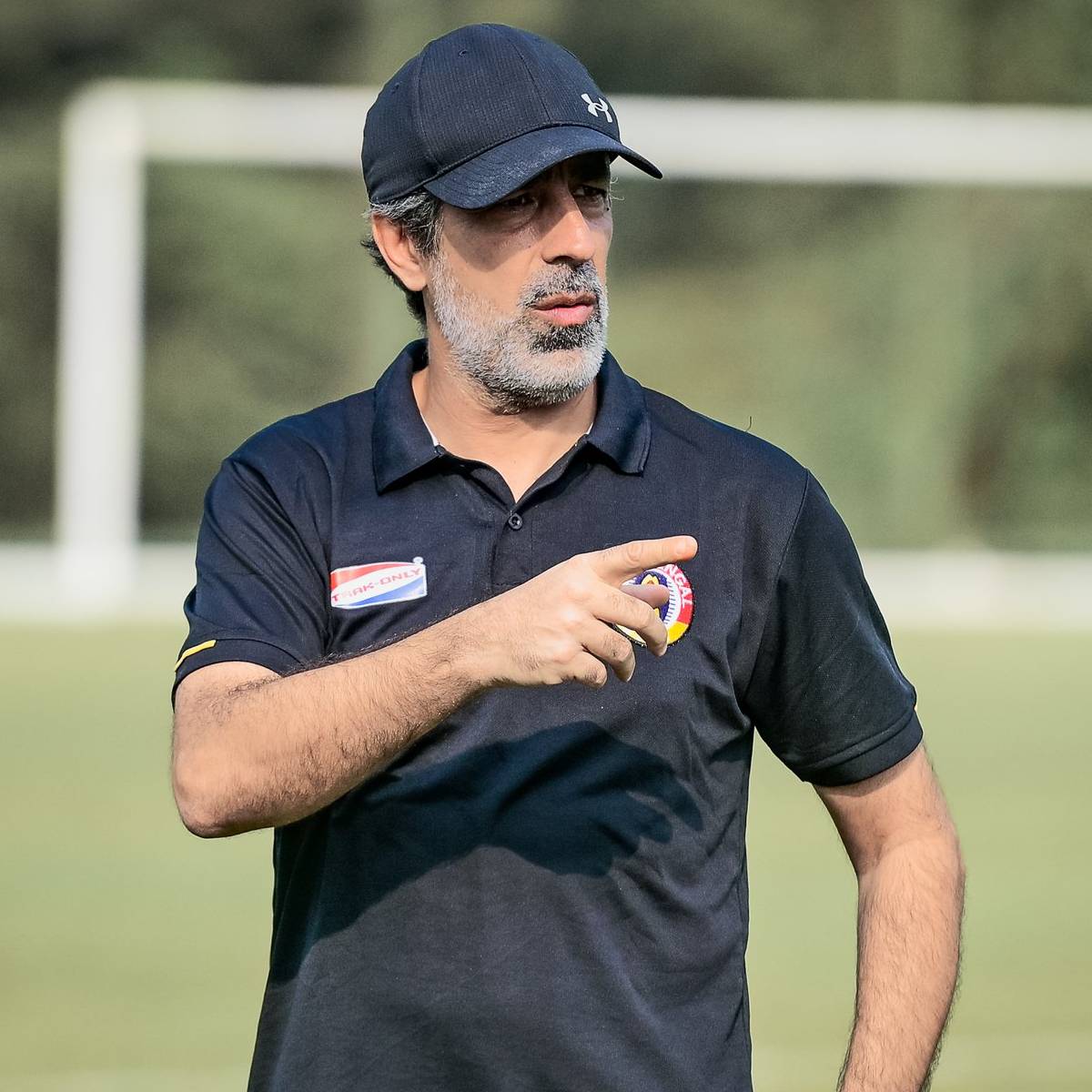 ডিফেন্সে আর্জেন্তিনার কেভিন সিবিয়ে। মাঝমাঠে ক্রেসপো ও প্যালেস্তাইনের মহম্মদ রশিদ। আর ফরোয়ার্ডে ব্রাজিলের মিগুয়েলের সঙ্গে হামিদ। পরে নামবেন হিরোশি।