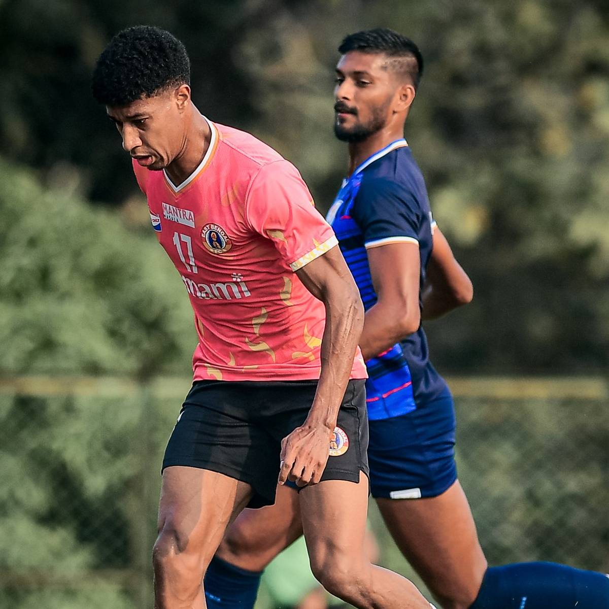 পঞ্জাব এফসির বিরুদ্ধে শেষ চারে অস্কার তাঁর প্রথম একাদশ সাজাতে চান পাঁচ বিদেশিকে রেখেই। ডেম্পো ম্যাচে সে রকমই ইঙ্গিত পাওয়া গিয়েছে।