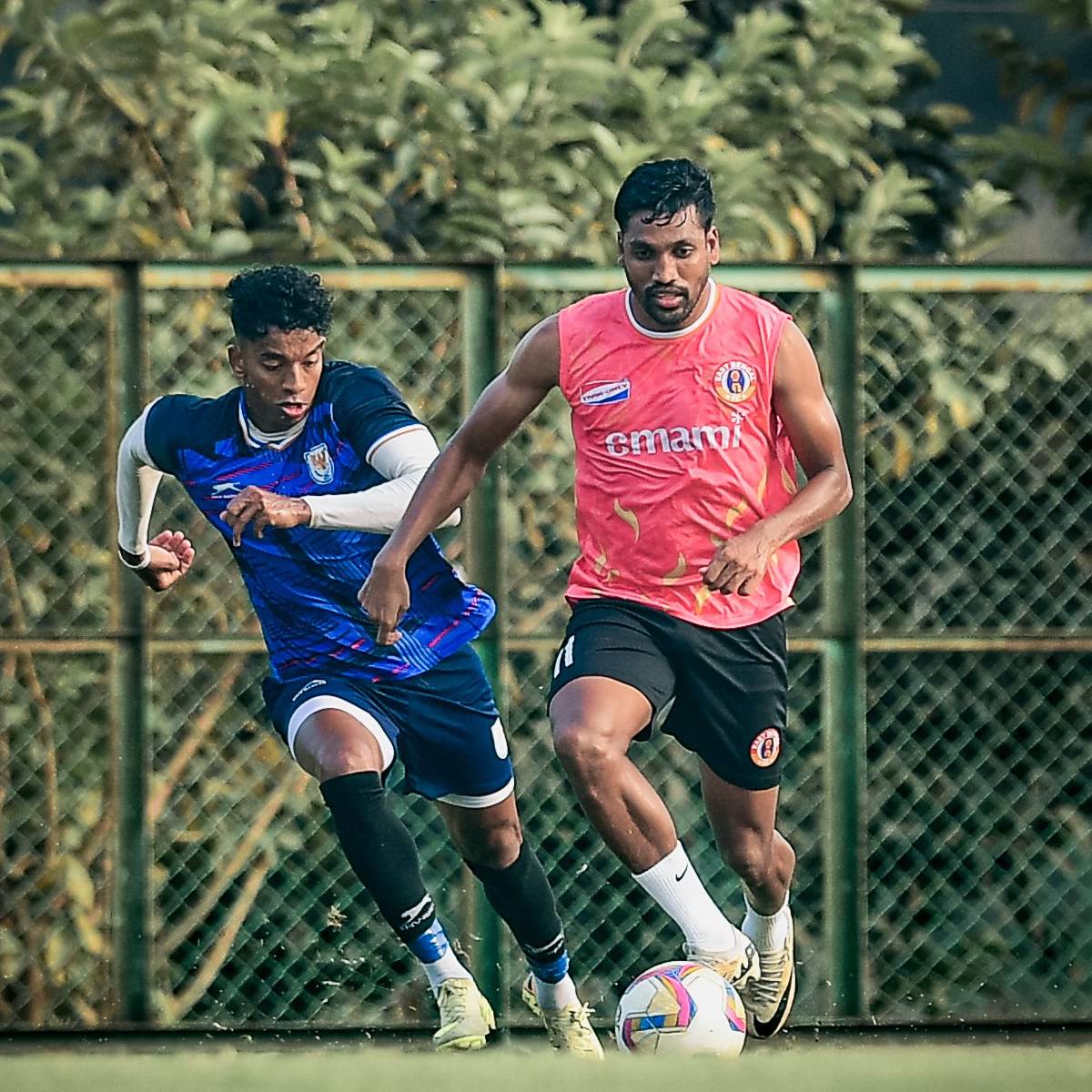 লাল হলুদ জার্সির টিম ৪-১ গোলে জিতেওছে। পরিবর্ত হিসেবে নেমে জাপানের হিরোশি ইবুসুকি জোড়া গোল করেছেন। একটি করে গোল করেছেন মরক্কোর হামিদ আহদাদ ও স্পেনের মিডফিল্ডার সল ক্রেসপো।