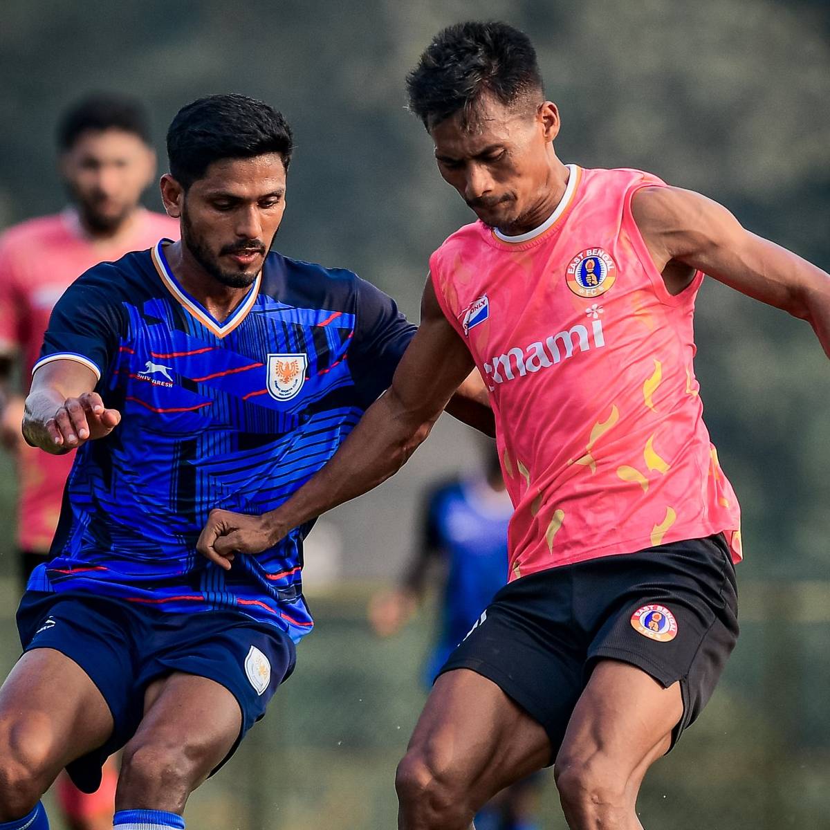 আইএসএল কবে শুরু, সেটা ঠিক না হওয়ায় দেশের এক নম্বর লিগে খেলা ক্লাবগুলো এখনও প্র্যাক্টিস বন্ধ রেখেছে। শুধু প্র্যাক্টিসের মধ্যে আছে চার ক্লাব-ইস্টবেঙ্গল, পঞ্জাব এফসি, মুম্বই সিটি ও এফসি গোয়া।