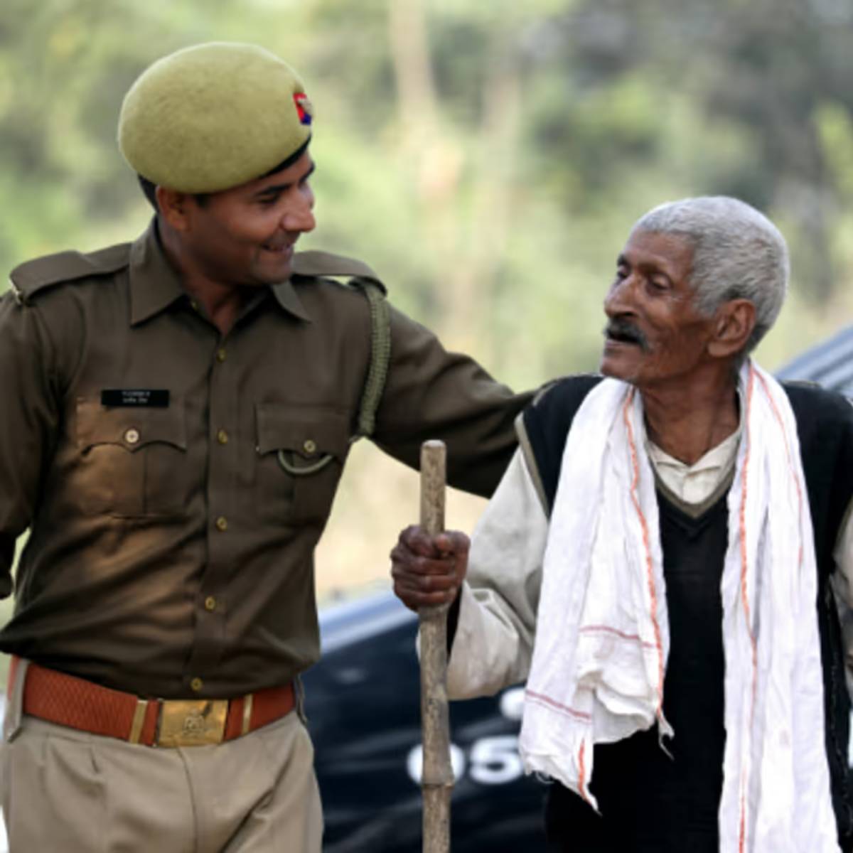 পুলিশের পূর্ণরূপ হল পাবলিক অফিসার ফর লিগ্যাল ইনভেস্টিগেশন অ্যান্ড ক্রিমিনাল ইমার্জেন্সি, যার অর্থ একজন অফিসার যিনি জনসাধারণের জন্য আইন প্রয়োগ করেন।