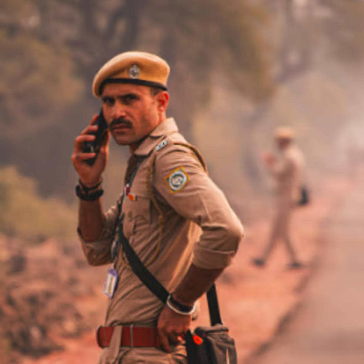 আইন-শৃঙ্খলা রক্ষার পাশাপাশি, জনসাধারণের নিরাপত্তায় পুলিশ অত্যন্ত গুরুত্বপূর্ণ ভূমিকা পালন করে।