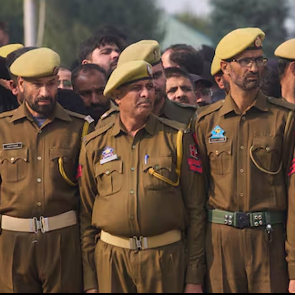 পুলিশের কাজ কেবল নিরাপত্তা বজায় রাখা বা অপরাধীদের গ্রেফতার করা নয়। দুর্যোগ ব্যবস্থাপনা হোক বা ট্রাফিক ব্যবস্থাপনা, যেকোনো পরিস্থিতিতে অক্লান্ত পরিশ্রম করা তাদের কর্তব্য।