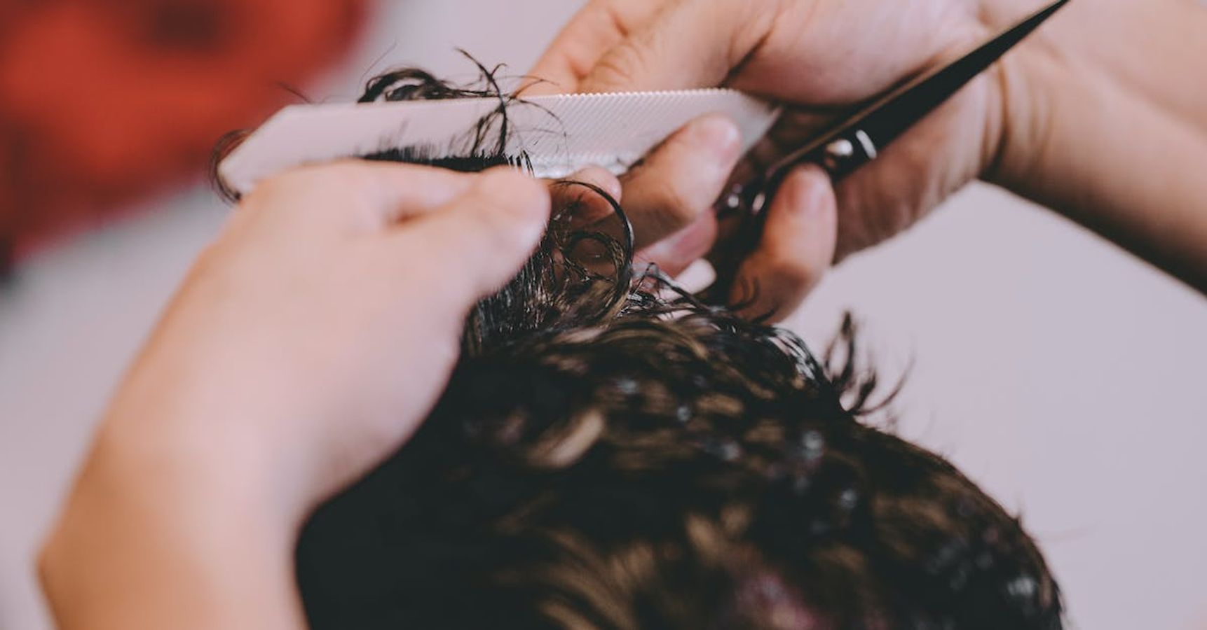 খুসকির সমস্যায় খুসকির সমস্যায়