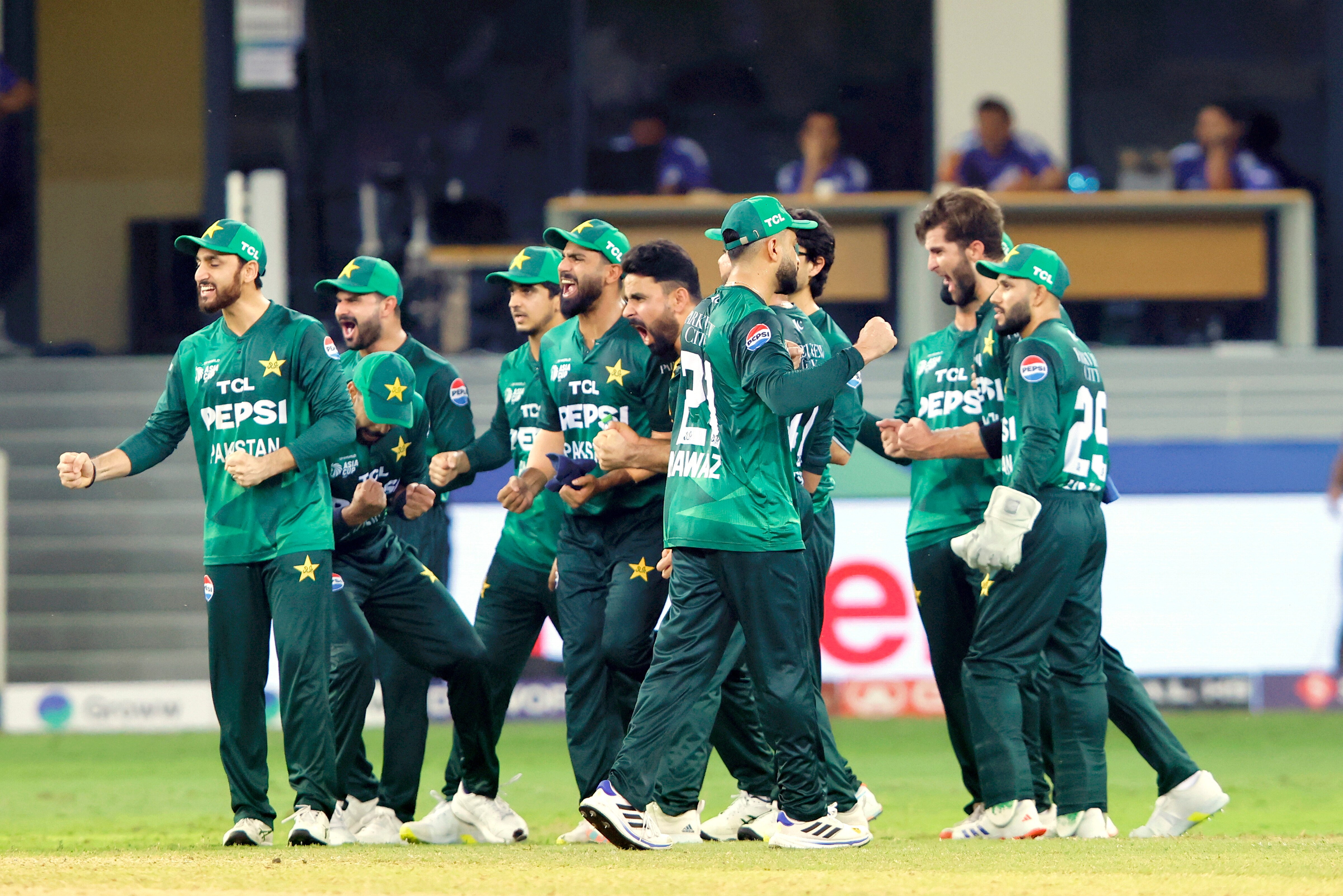 হারিস রউফকে যোগ্য শাস্তি ICC-র, সূর্যকে দিতে হবে শুধু জরিমানা হারিস রউফকে যোগ্য শাস্তি ICC-র, সূর্যকে দিতে হবে শুধু জরিমানা