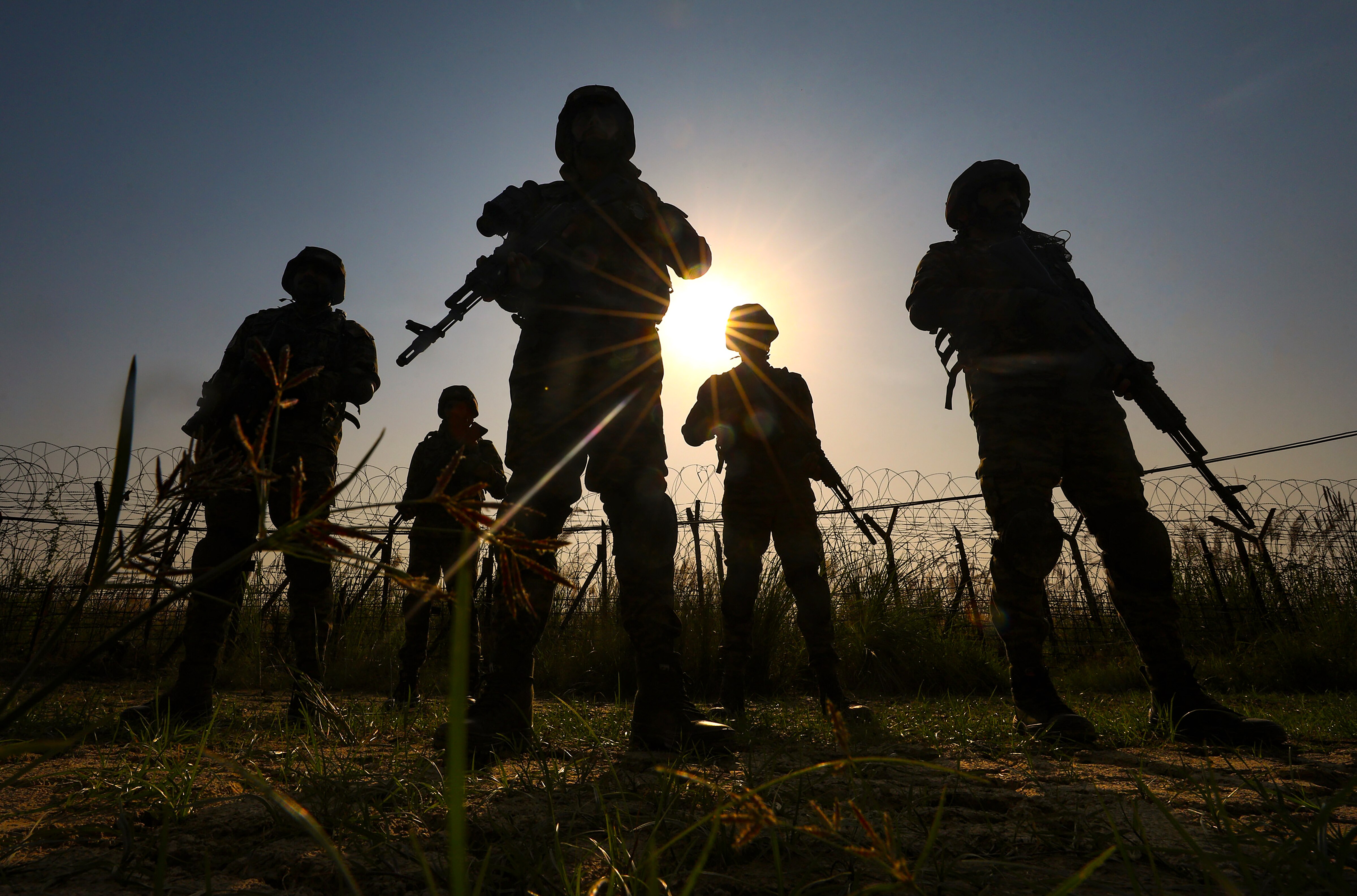 বাংলাদেশিদের উপর ভরসা করছে না বহু দেশ বাংলাদেশিদের উপর ভরসা করছে না বহু দেশ