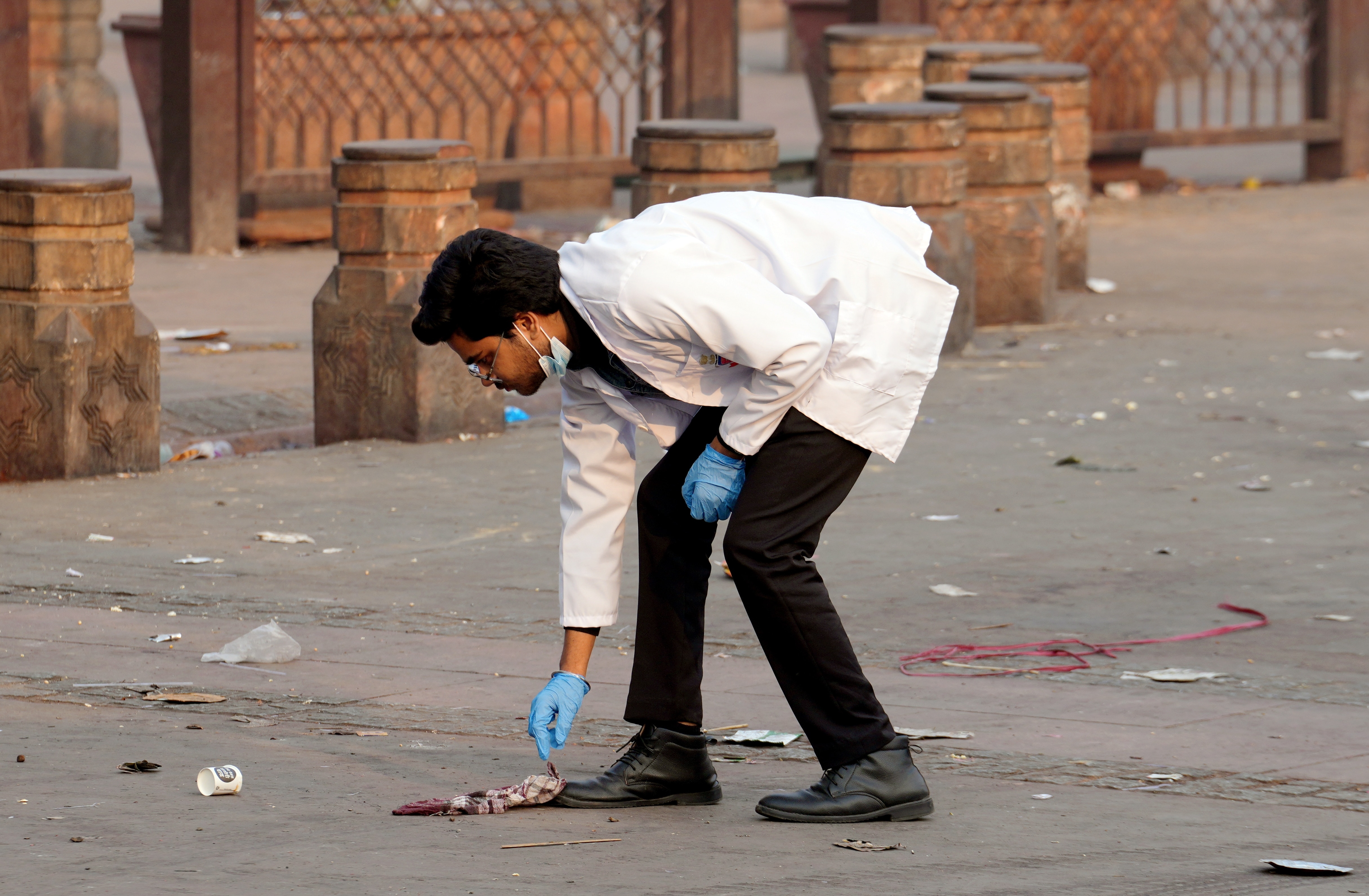 গাড়ির ভেতর থেকে দগ্ধ দেহ উদ্ধার 