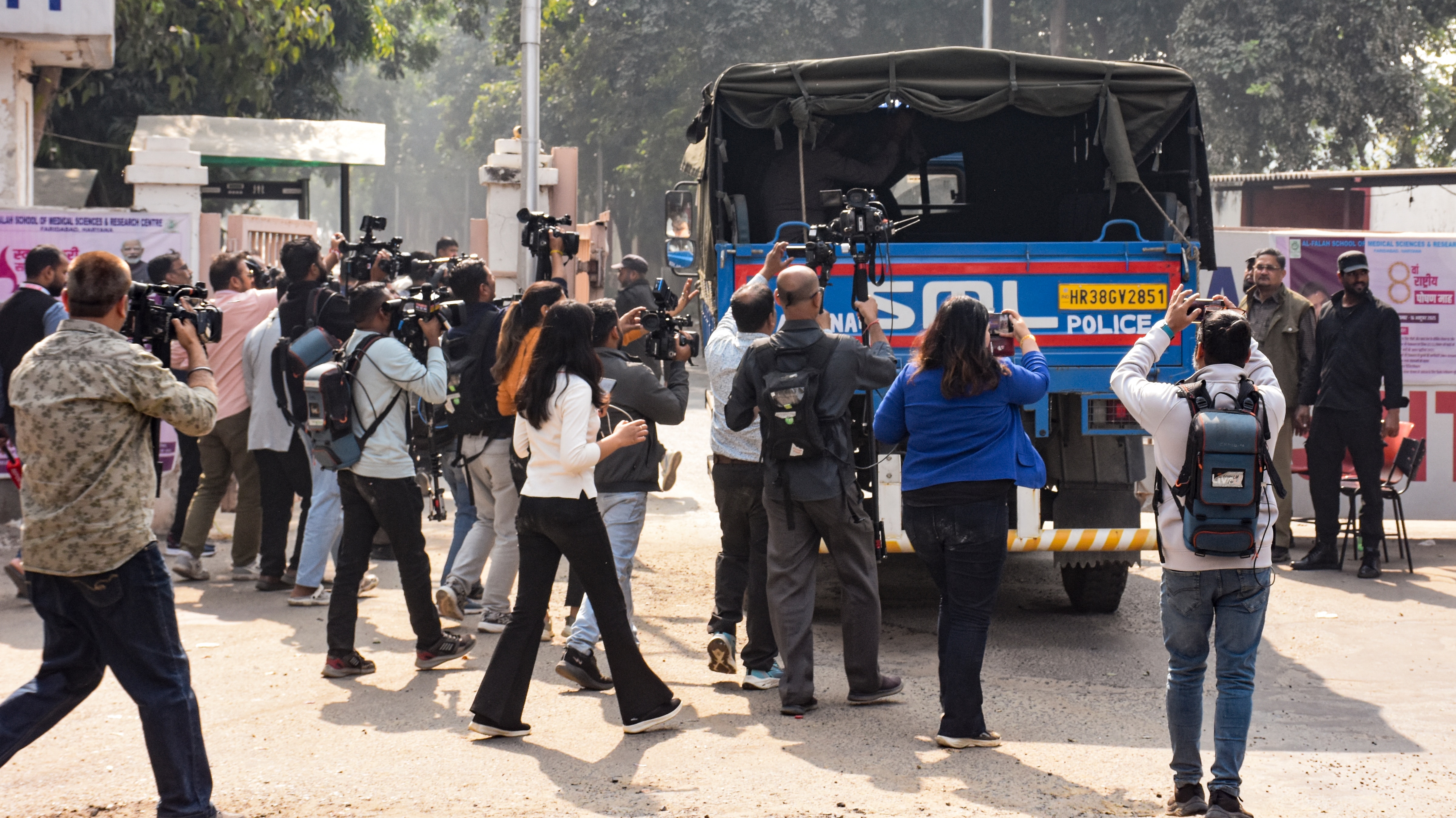 বিনিয়োগকারীদের স্বাক্ষর জাল বিনিয়োগকারীদের স্বাক্ষর জাল