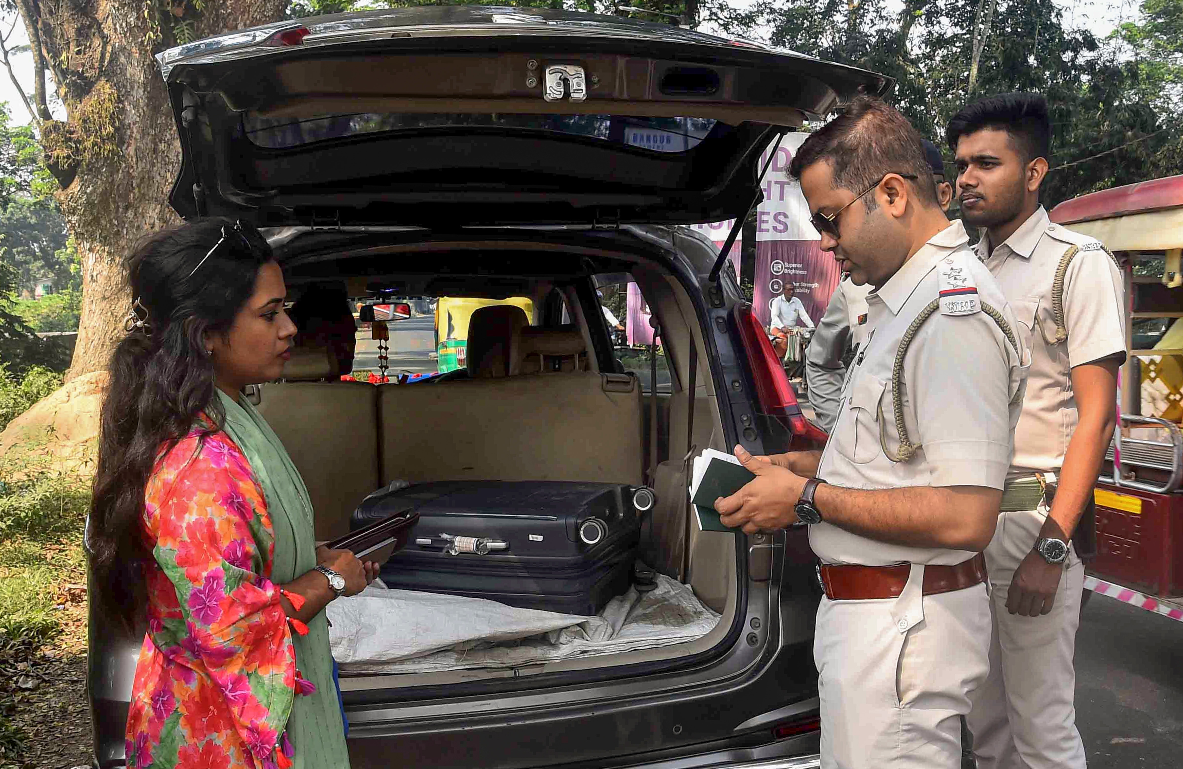 রাজনৈতিক সঙ্কট ও অশান্তি দীর্ঘ দিন ধরে রাজনৈতিক সঙ্কট ও অশান্তি দীর্ঘ দিন ধরে