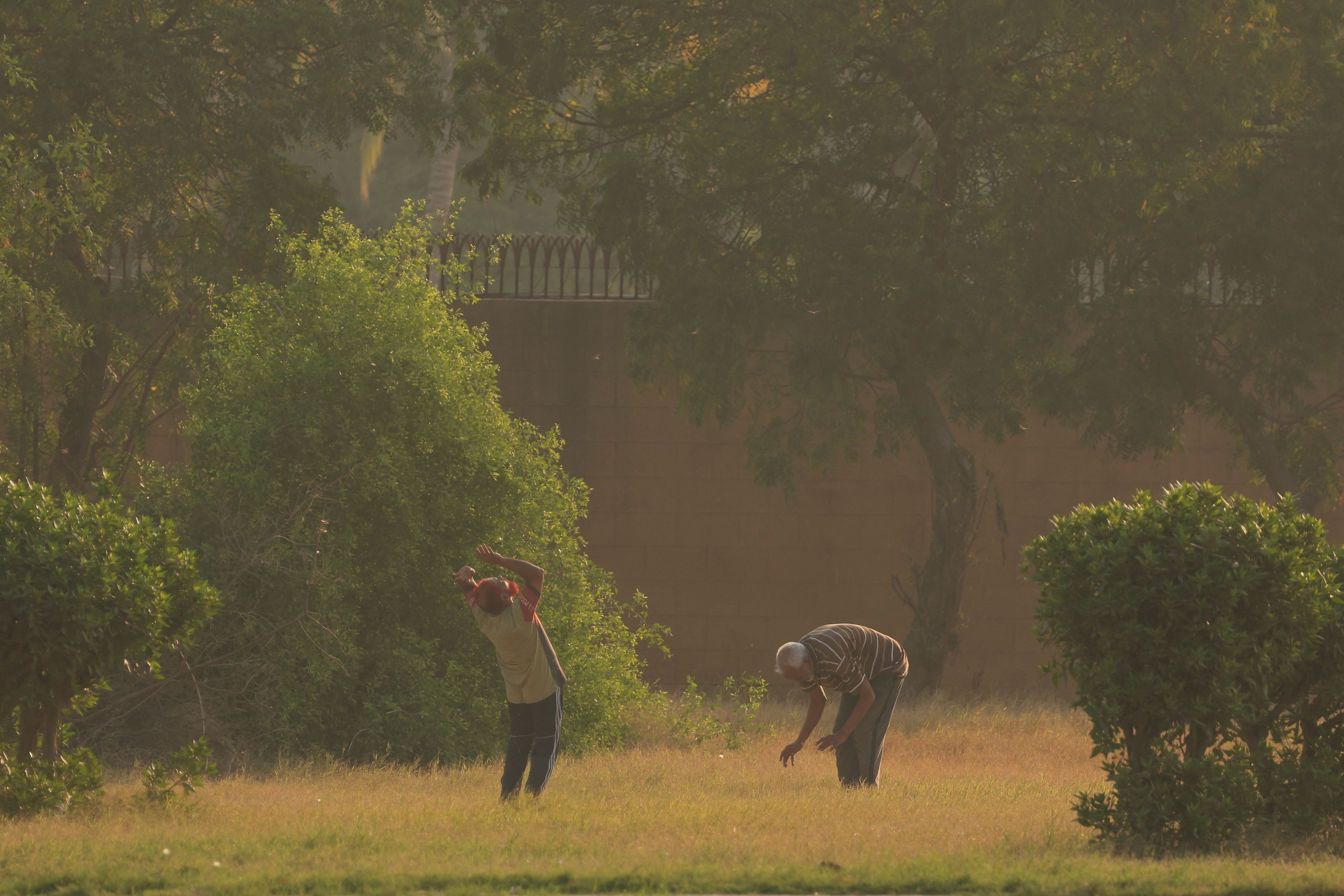  পারলে দিল্লি ছেড়ে চলে যান