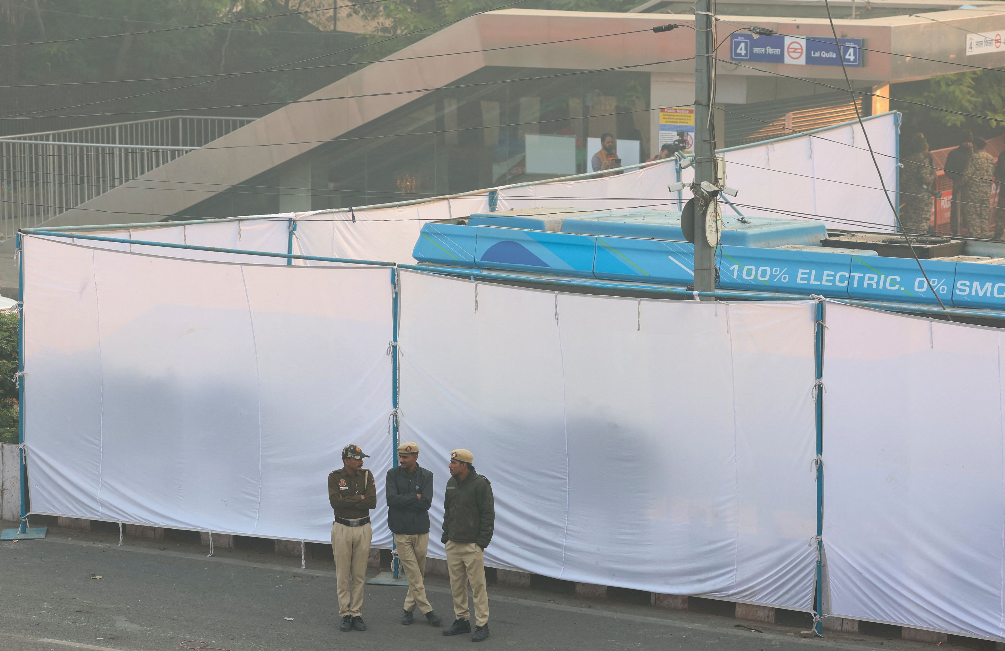 গোয়েন্দারা গাড়িটিরি যাত্রাপথে খতিয়ে দেখছে