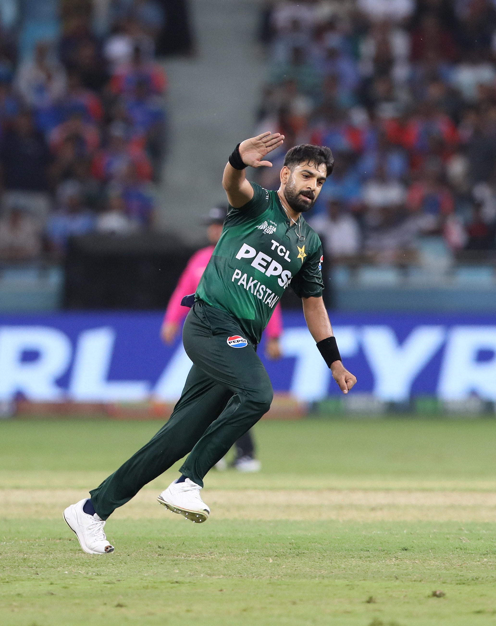 হারিস রউফকে যোগ্য শাস্তি ICC-র, সূর্যকে দিতে হবে শুধু জরিমানা হারিস রউফকে যোগ্য শাস্তি ICC-র, সূর্যকে দিতে হবে শুধু জরিমানা