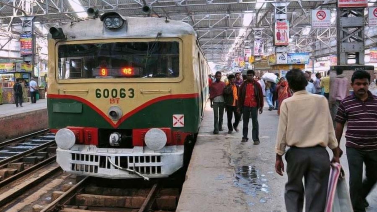 ভারতীয় রেল যাত্রীদের ট্রেনে মদ বা কোনও ধরনের নেশাজাতীয় পানীয় নিয়ে যাওয়া যায় না ভারতীয় রেল যাত্রীদের ট্রেনে মদ বা কোনও ধরনের নেশাজাতীয় পানীয় নিয়ে যাওয়া যায় না