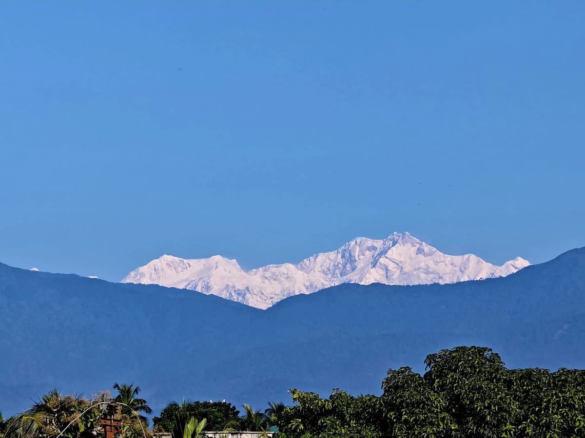 কাঞ্চনজঙ্ঘা পর্বতের এমন দৃশ্যকে বলা হয় 'ঘুমন্ত বুদ্ধ'