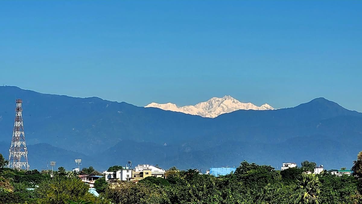 কাঞ্চনজঙ্ঘা পর্বতের এমন দৃশ্যকে বলা হয় 'ঘুমন্ত বুদ্ধ'