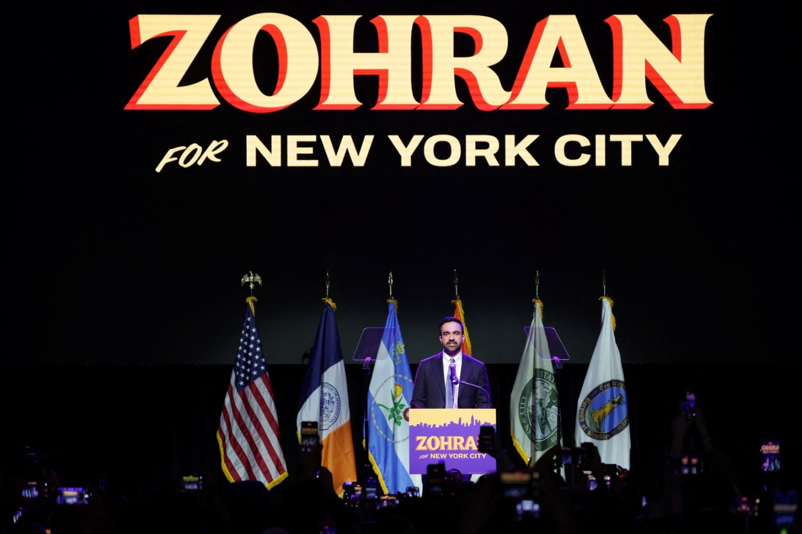 সমর্থকদের মধ্যে উচ্ছ্বাস সমর্থকদের মধ্যে উচ্ছ্বাস