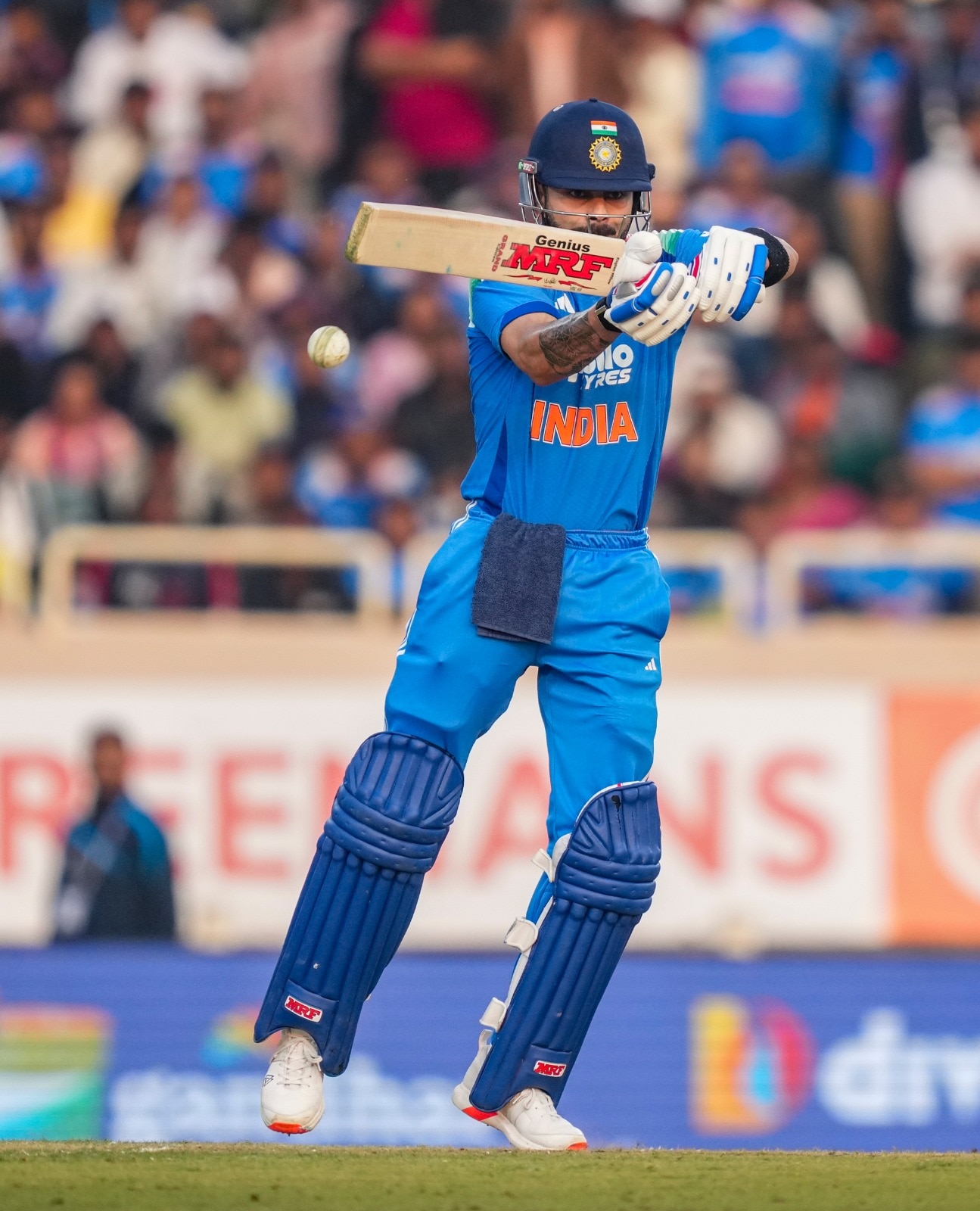 শেষপর্যন্ত দলকে বড় রানে পৌঁছে দিয়ে ১২০ বলে ১৩৫ রানে নান্দ্রে বার্গারের শিকার হন কোহলি৷ তাঁর ঝকঝকে ইনিংসে ছিল ১১টি চার ও সাতটি বিরাট ছক্কা৷ শেষপর্যন্ত দলকে বড় রানে পৌঁছে দিয়ে ১২০ বলে ১৩৫ রানে নান্দ্রে বার্গারের শিকার হন কোহলি৷ তাঁর ঝকঝকে ইনিংসে ছিল ১১টি চার ও সাতটি বিরাট ছক্কা৷