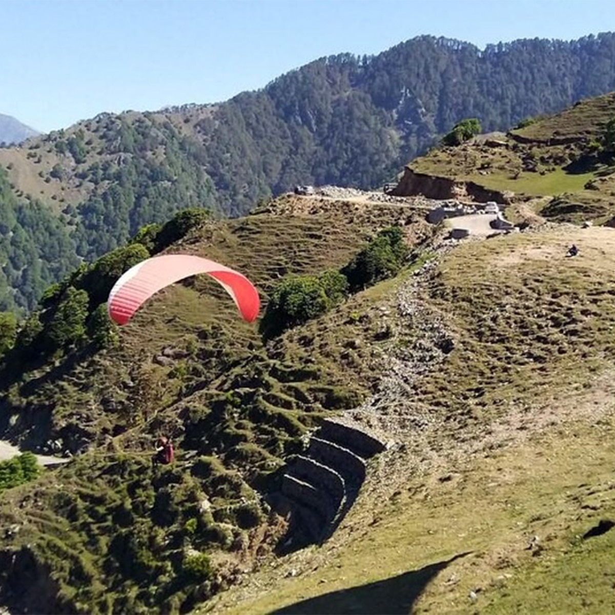 সিকিমে প্যারাগ্লাইডিং
