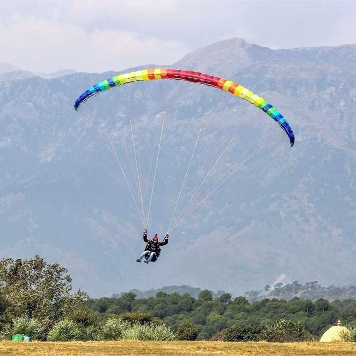 সিকিমে প্যারাগ্লাইডিং