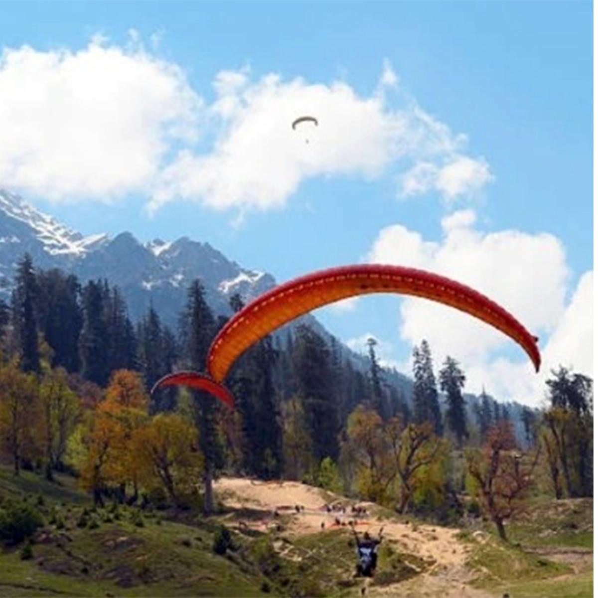 সিকিমে প্যারাগ্লাইডিং