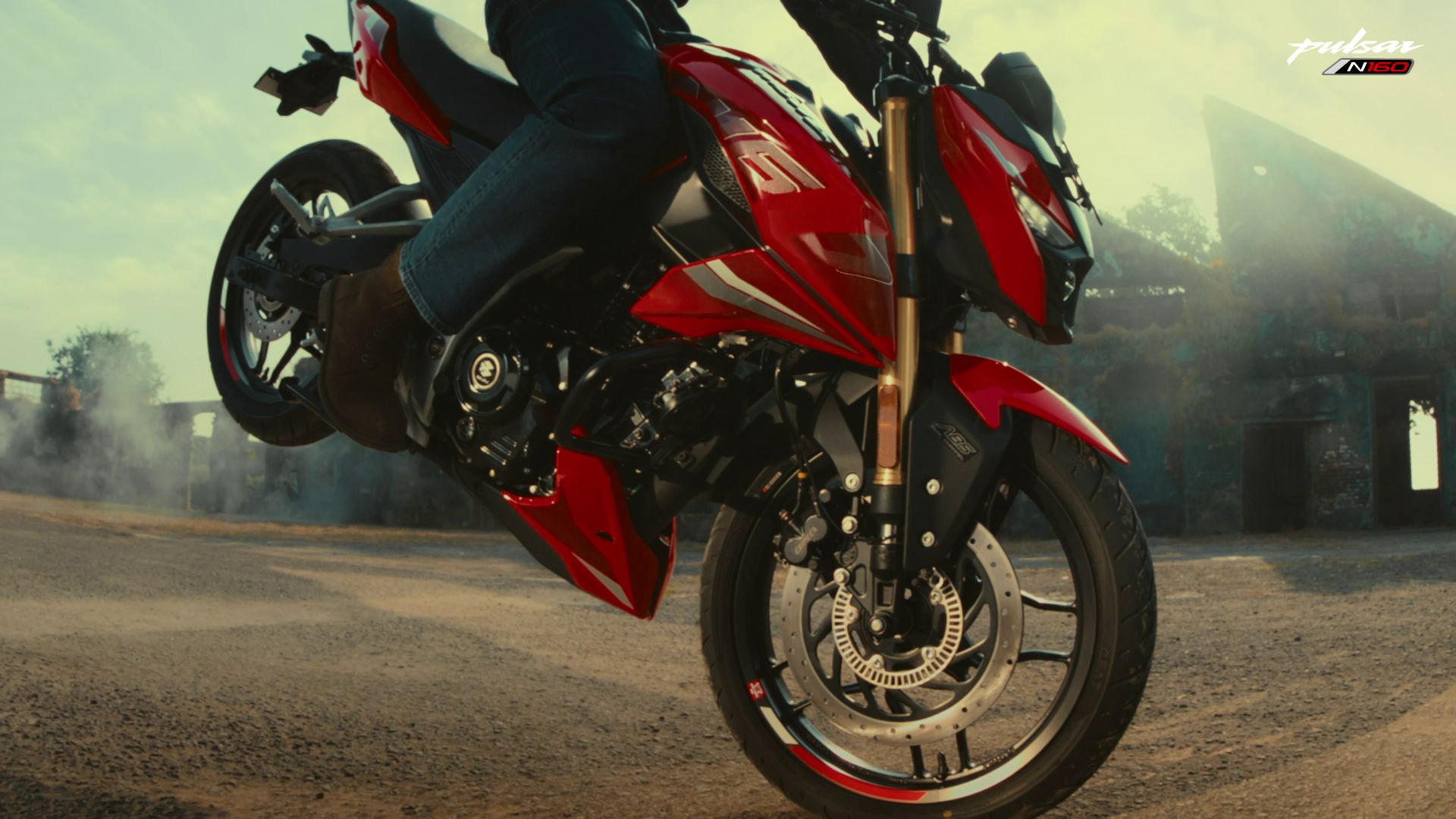 স্পোর্টি ও কমফোর্টেবল স্পোর্টি ও কমফোর্টেবল