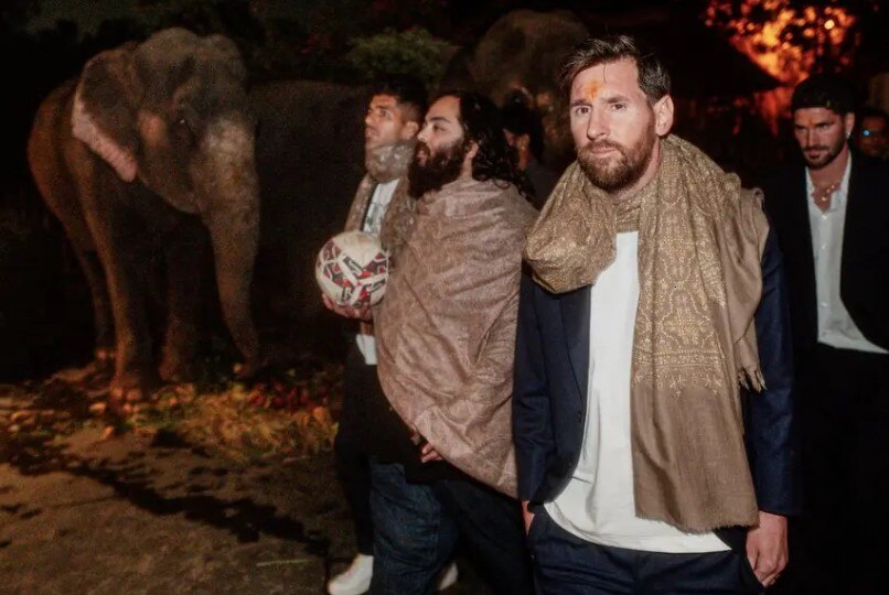  আম্বানিদের আতিথেয়তায় মুগ্ধ বিশ্বফুটবলের আইকন