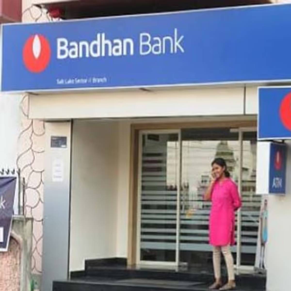 বন্ধন ব্যাংক এই সময়ের জন্য এফডিতে ৭.২৫% এবং প্রবীণ নাগরিকদের জন্য ৭.৭৫% সুদ দিচ্ছে, অন্যদিকে আইডিএফসি ফার্স্ট ব্যাংকও একই সুদ দিচ্ছে।