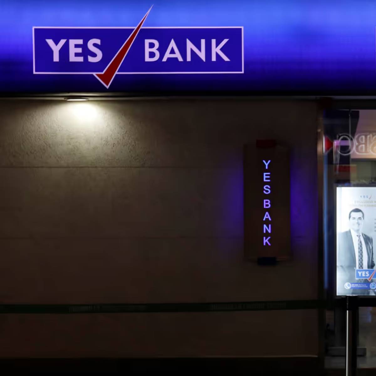 ডিসিবি ব্যাংকে, সাধারণ গ্রাহকরা দুই বছরের এফডিতে ৮% হারে সুদ পাচ্ছেন, যেখানে প্রবীণ নাগরিকরা ৮.৫% হারে সুদ পাচ্ছেন।