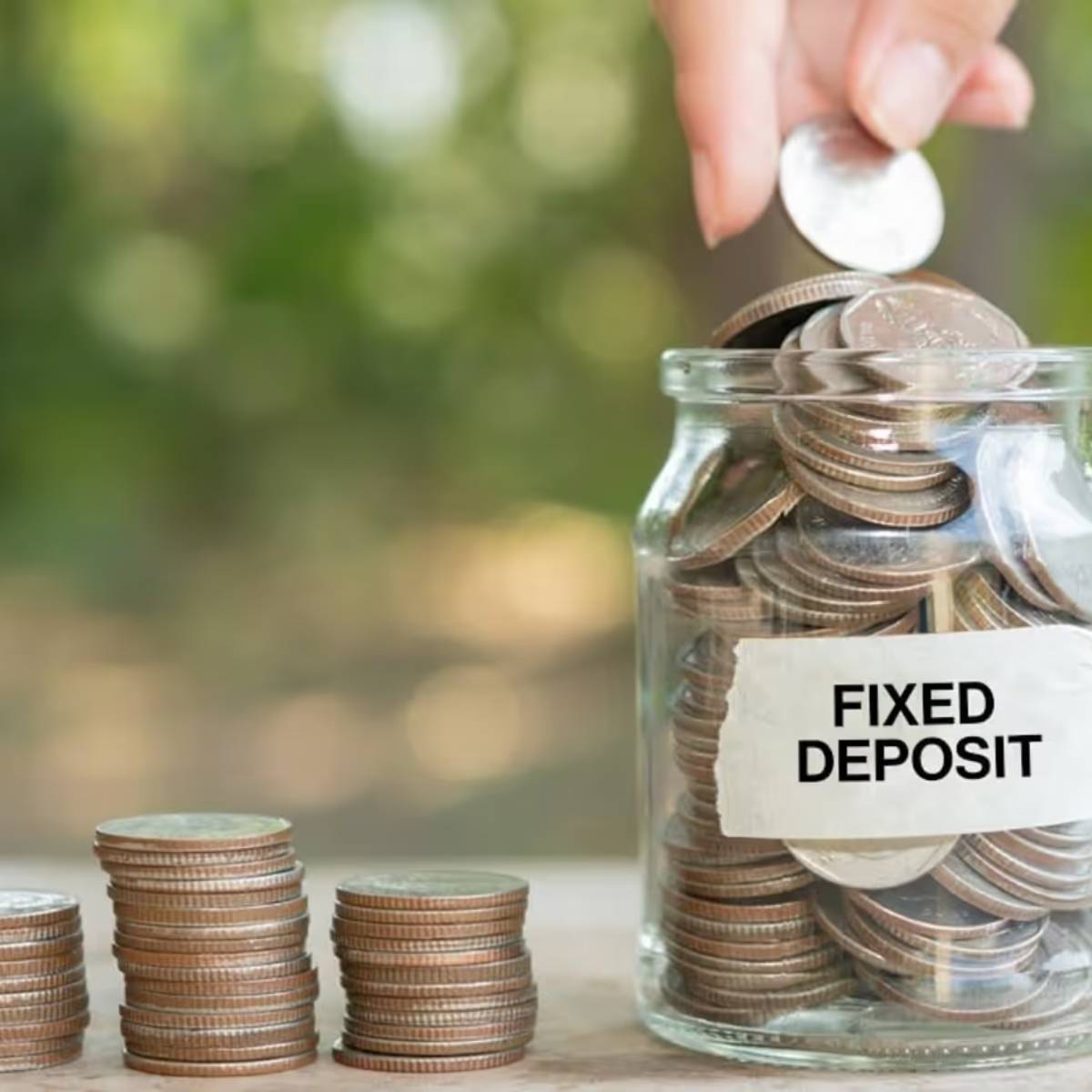 স্থায়ী আমানতের (FD) উপর ব্যাংকগুলির উচ্চ সুদের হার এটিকে একটি জনপ্রিয় বিনিয়োগ বিকল্প করে তুলছে।