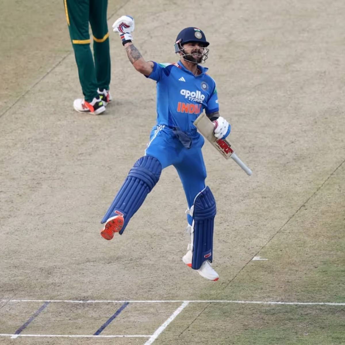 ভারতীয় দল দক্ষিণ আফ্রিকার বিরুদ্ধে রাঁচিতে ওয়ানডেতে ১৭রানে জয়লাভ করে এবং তিন ম্যাচের সিরিজে ১-০ ব্যবধানে এগিয়ে যায়।