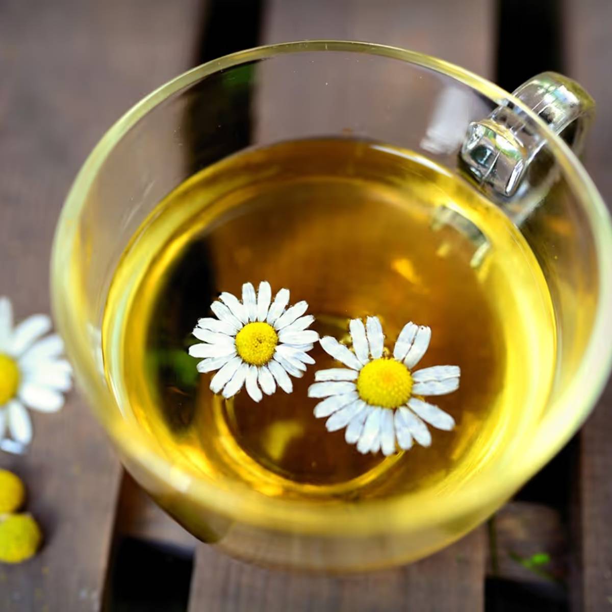 গবেষণায় দেখা গেছে যে এটি খারাপ কোলেস্টেরল (LDL) এবং ট্রাইগ্লিসারাইড কমাতেও সাহায্য করতে পারে। এতে ক্যাফেইন থাকে না, তাই রাতে এটি পান করা ভালো। গবেষণায় দেখা গেছে যে এটি খারাপ কোলেস্টেরল (LDL) এবং ট্রাইগ্লিসারাইড কমাতেও সাহায্য করতে পারে। এতে ক্যাফেইন থাকে না, তাই রাতে এটি পান করা ভালো।