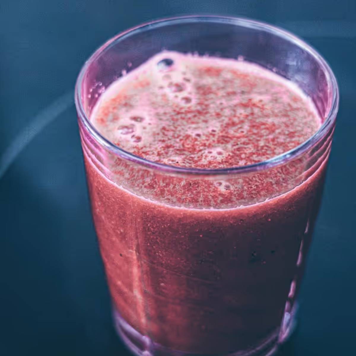 গবেষণা অনুসারে, প্রতিদিন বিটরুটের রস পান করলে সিস্টোলিক রক্তচাপ ৭-১২ মিমিএইচজি কমে যেতে পারে। প্রতিদিন ৭০-২৫০ মিলি পান করলে কয়েক দিনের মধ্যেই ফলাফল দেখা যেতে পারে। তবে, কিডনির সমস্যায় ভোগা ব্যক্তিদের খুব বেশি বিটরুটের রস পান করা এড়িয়ে চলা উচিত, কারণ এ গবেষণা অনুসারে, প্রতিদিন বিটরুটের রস পান করলে সিস্টোলিক রক্তচাপ ৭-১২ মিমিএইচজি কমে যেতে পারে। প্রতিদিন ৭০-২৫০ মিলি পান করলে কয়েক দিনের মধ্যেই ফলাফল দেখা যেতে পারে। তবে, কিডনির সমস্যায় ভোগা ব্যক্তিদের খুব বেশি বিটরুটের রস পান করা এড়িয়ে চলা উচিত, কারণ এ