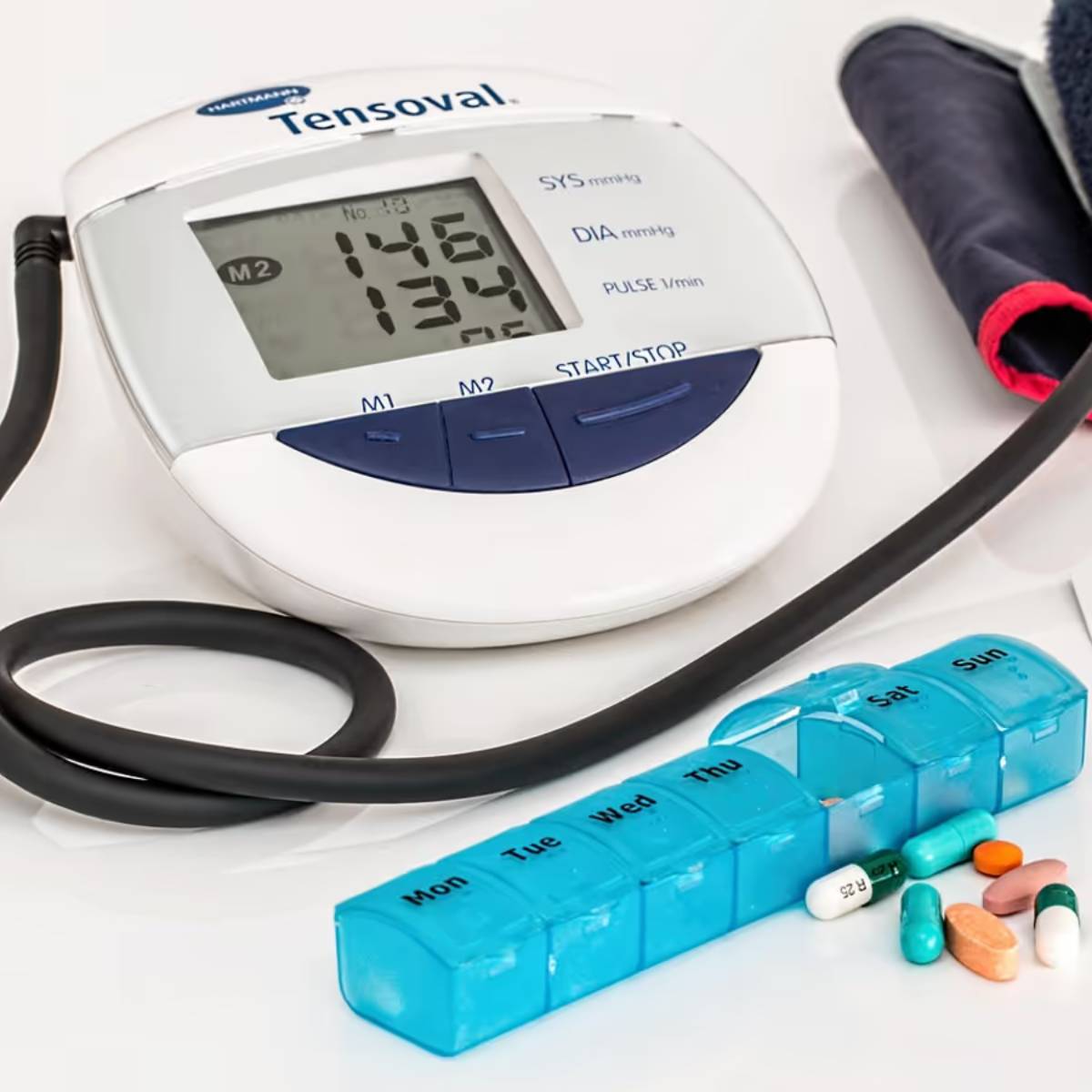 উচ্চ রক্তচাপ, বা উচ্চ রক্তচাপ, আজকাল একটি খুব সাধারণ সমস্যা হয়ে দাঁড়িয়েছে। যদি সময়মতো এটি নিয়ন্ত্রণ না করা হয়, তাহলে এটি হার্ট অ্যাটাক এবং স্ট্রোকের ঝুঁকি বাড়ায়। উচ্চ রক্তচাপ, বা উচ্চ রক্তচাপ, আজকাল একটি খুব সাধারণ সমস্যা হয়ে দাঁড়িয়েছে। যদি সময়মতো এটি নিয়ন্ত্রণ না করা হয়, তাহলে এটি হার্ট অ্যাটাক এবং স্ট্রোকের ঝুঁকি বাড়ায়।