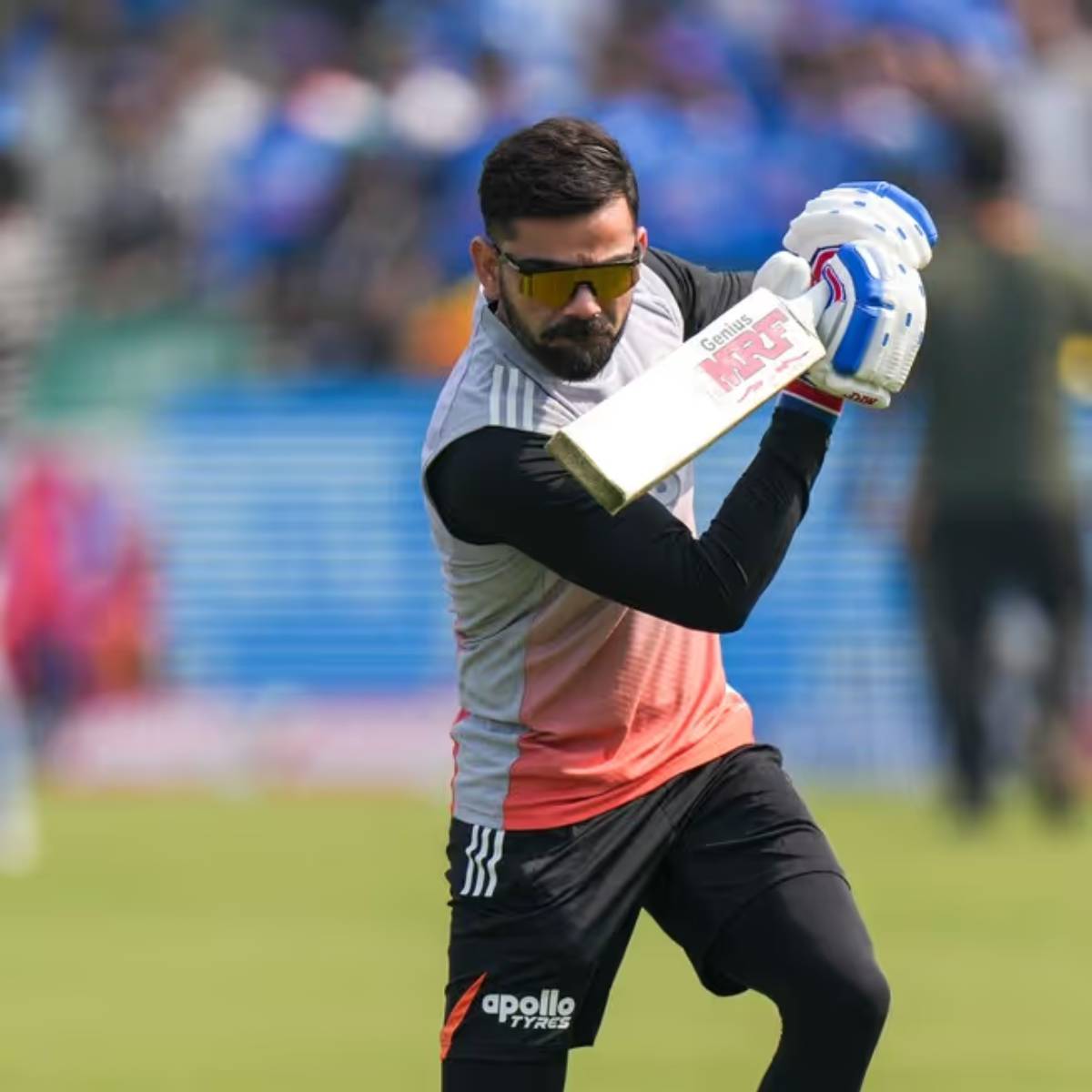 সেই ম্যাচে হাড্ডাহাড্ডি লড়াই হয়েছিল। ১৭ রানে ম্যাচ জেতে ভারত। আজ ফের সেঞ্চুরি এসেছে বিরাটের ব্যাট থেকে। টার্গেটও বাড়িয়েছে টিম ইন্ডিয়া। দ্বিতীয় ম্যাচ জিততে ৩৫৯ রান করতে হবে টেম্বা বাভুমাদের।