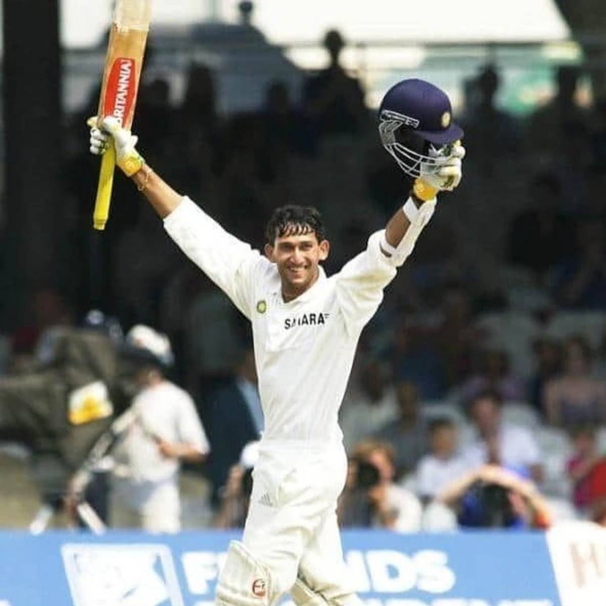 ২০০৩-০৪ সালে অ্যাডিলেডে ১৬০ রানে ৮ উইকেট নিয়ে ভারতের বিখ্যাত জয়ে আগারকরের সেরা পারফরম্যান্স এবং টেস্টে তার একমাত্র পাঁচ উইকেট শিকারের কৃতিত্ব আসে।