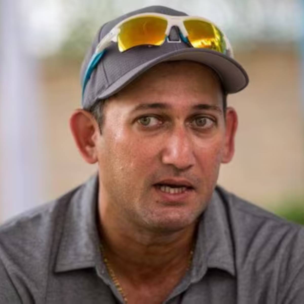 ১৯৯৯-২০০০ সালের অস্ট্রেলিয়ার বিপক্ষে সফরে আগারকর এইভাবে আউট হয়েছিলেন।