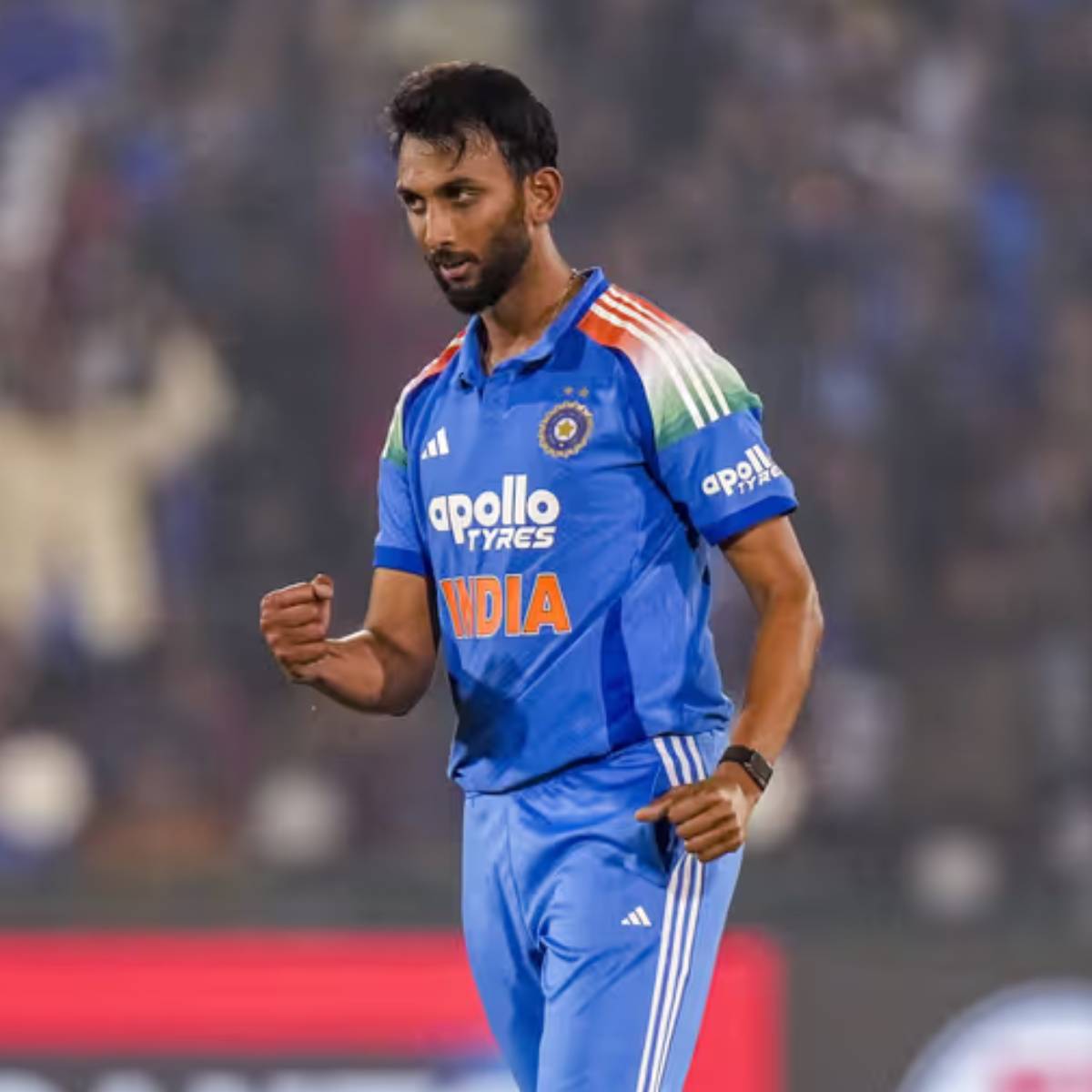 সম্প্রতি শামির অনুপস্থিতি ভারতীয় দলের জন্য একটা বড় অসুবিধা হয়ে গিয়েছে। দক্ষিণ আফ্রিকার বিরুদ্ধে রায়পুর ওয়ানডেতে প্রসিদ্ধ কৃষ্ণ ৮৫ রান দিয়েছিলেন। অন্যান্য বোলাররাও খারাপ পারফর্ম করেছিলেন।