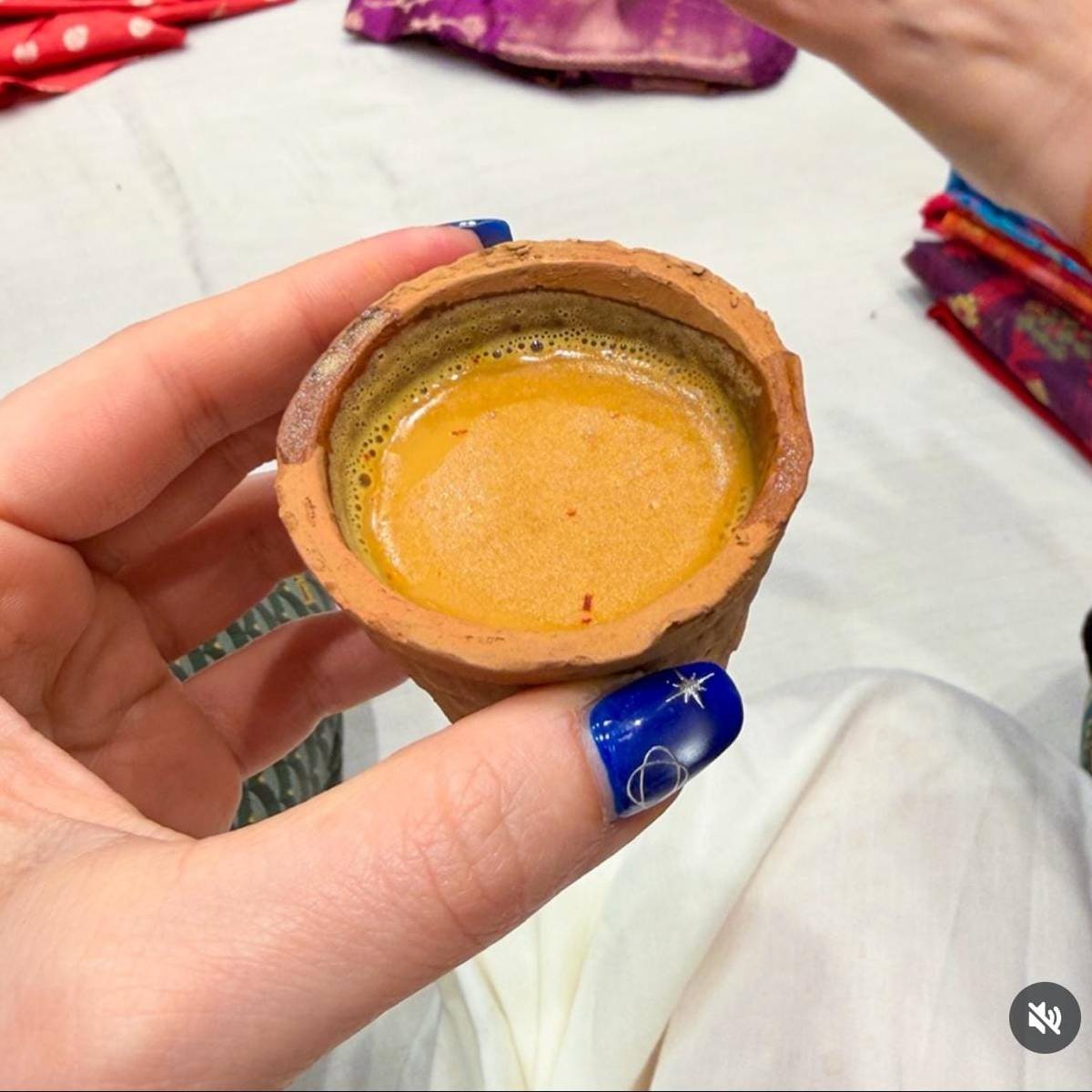 বারানসীর চাও উপভোগ করেছেন সারা। সেই ছবিও ইনস্টাগ্রামে শেয়ার করেছেন তিনি। বারানসীর চাও উপভোগ করেছেন সারা। সেই ছবিও ইনস্টাগ্রামে শেয়ার করেছেন তিনি।