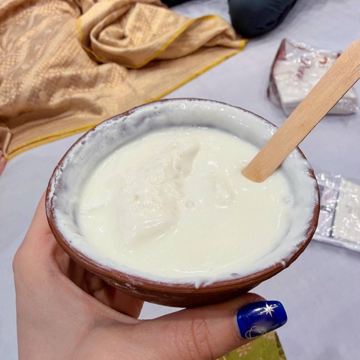 ক্যাপশনে সারা লিখেছেন, বারানসীতে ৩৬ ঘন্টা। অর্থাৎ খুব বেশি সময় বারানসীতে না কাটালেও, চুটিয়ে উপভোগ করেছেন তিনি। ক্যাপশনে সারা লিখেছেন, বারানসীতে ৩৬ ঘন্টা। অর্থাৎ খুব বেশি সময় বারানসীতে না কাটালেও, চুটিয়ে উপভোগ করেছেন তিনি।