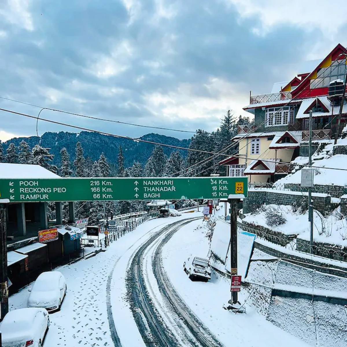 মানালি এবং গুলমার্গের পাহাড়ে তুষারের সাদা চাদর দেখা যাচ্ছে। রূপালী ঝলমলে পাহাড়ের পর্যটন স্থানগুলিতে পর্যটকদের মুখে আনন্দের ছাপ স্পষ্ট। মানালি এবং গুলমার্গের পাহাড়ে তুষারের সাদা চাদর দেখা যাচ্ছে। রূপালী ঝলমলে পাহাড়ের পর্যটন স্থানগুলিতে পর্যটকদের মুখে আনন্দের ছাপ স্পষ্ট।
