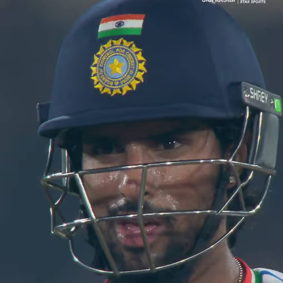 ২৫ বছর বয়সের আগেই টি-টোয়েন্টিতে ১০০০ রান করা প্রথম ভারতীয় ব্যাটার হয়েছিলেন তিলক। ২৫ বছর বয়সের আগেই টি-টোয়েন্টিতে ১০০০ রান করা প্রথম ভারতীয় ব্যাটার হয়েছিলেন তিলক।