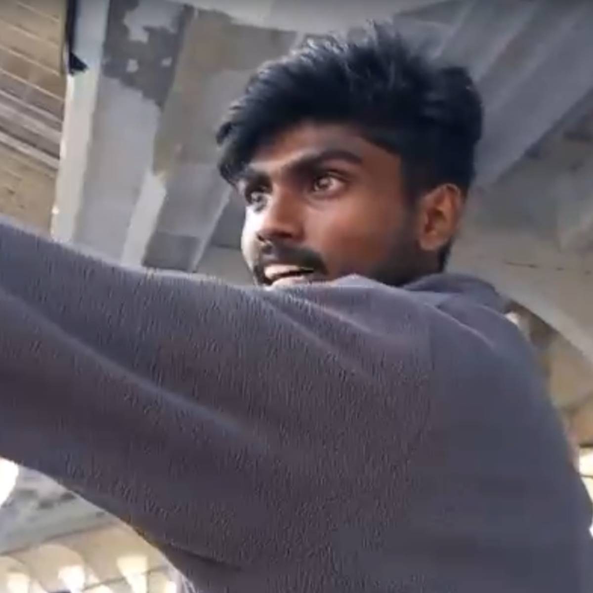 চরম অব্যবস্থা। মাথা হেঁট শহর কলকাতার। লিওনেল মেসিকে দেখতে এসে ক্ষোভে ফেটে পড়লেন সাধারণ সমর্থকরা। মাত্র ১০ মিনিটের মেসি দর্শনে গুনতে হল গোটা মাসের স্যালারি। চরম অব্যবস্থা। মাথা হেঁট শহর কলকাতার। লিওনেল মেসিকে দেখতে এসে ক্ষোভে ফেটে পড়লেন সাধারণ সমর্থকরা। মাত্র ১০ মিনিটের মেসি দর্শনে গুনতে হল গোটা মাসের স্যালারি।