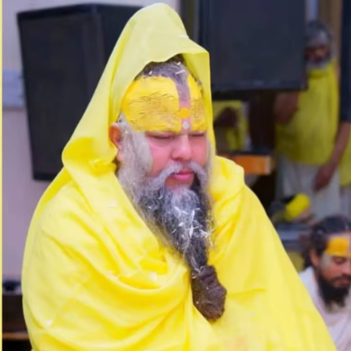 পেঁয়াজ এবং রসুন তমোগুণ প্রকাশ করে, তাই ভজনকারীকে তমোগুণ থেকে সত্ত্বগুণে পৌঁছাতে হয়, তাই এটি নিষিদ্ধ করা হয়েছে। পেঁয়াজ এবং রসুন তমোগুণ প্রকাশ করে, তাই ভজনকারীকে তমোগুণ থেকে সত্ত্বগুণে পৌঁছাতে হয়, তাই এটি নিষিদ্ধ করা হয়েছে।