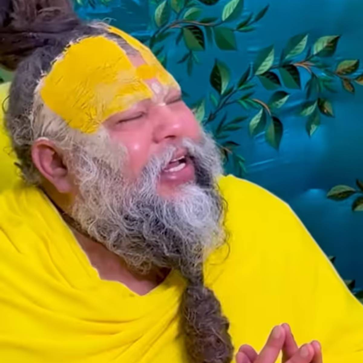 কিন্তু পেঁয়াজ এবং রসুন আলু, গাজর এবং মুলো মাটি থেকে বেরিয়ে এসেছে। কিন্তু পেঁয়াজ এবং রসুন আলু, গাজর এবং মুলো মাটি থেকে বেরিয়ে এসেছে।