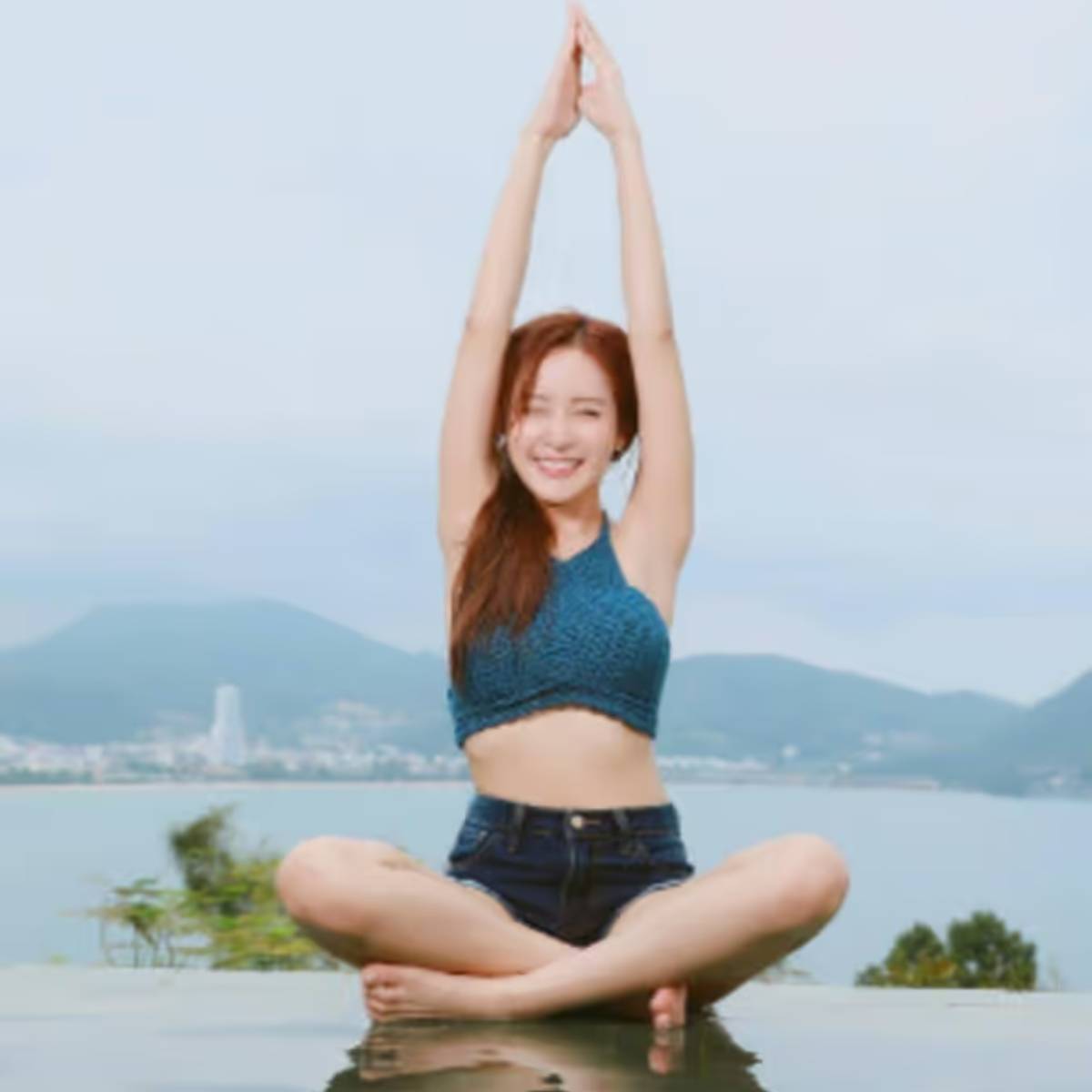 একই সঙ্গে, আপনি যদি সোশ্যাল মিডিয়ায় যোগব্যায়ামকে দূর-দূরান্তে ছড়িয়ে দিতে চান এবং ভালো অর্থ উপার্জন করতে চান, তাহলে আপনি একজন যোগ ব্লগার হতে পারেন। একই সঙ্গে, আপনি যদি সোশ্যাল মিডিয়ায় যোগব্যায়ামকে দূর-দূরান্তে ছড়িয়ে দিতে চান এবং ভালো অর্থ উপার্জন করতে চান, তাহলে আপনি একজন যোগ ব্লগার হতে পারেন।