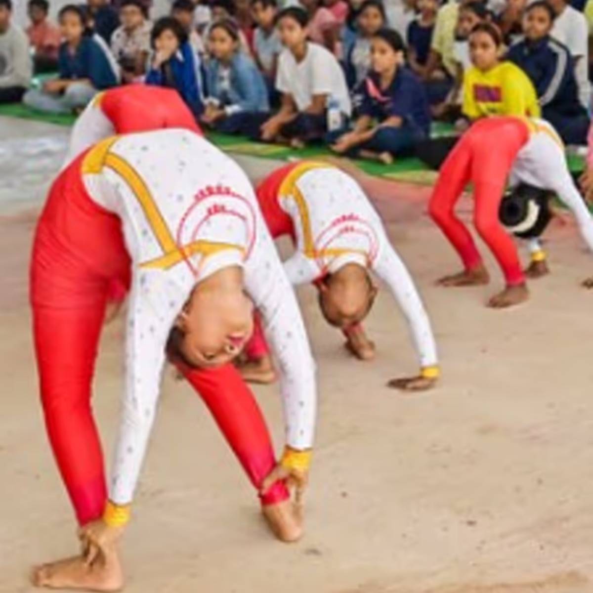 এর জন্য আপনাকে ২০০ থেকে ৫০০ ঘন্টার যোগব্যায়াম প্রশিক্ষণ প্রোগ্রামে অংশগ্রহণ করতে হবে। এর জন্য আপনাকে ২০০ থেকে ৫০০ ঘন্টার যোগব্যায়াম প্রশিক্ষণ প্রোগ্রামে অংশগ্রহণ করতে হবে।