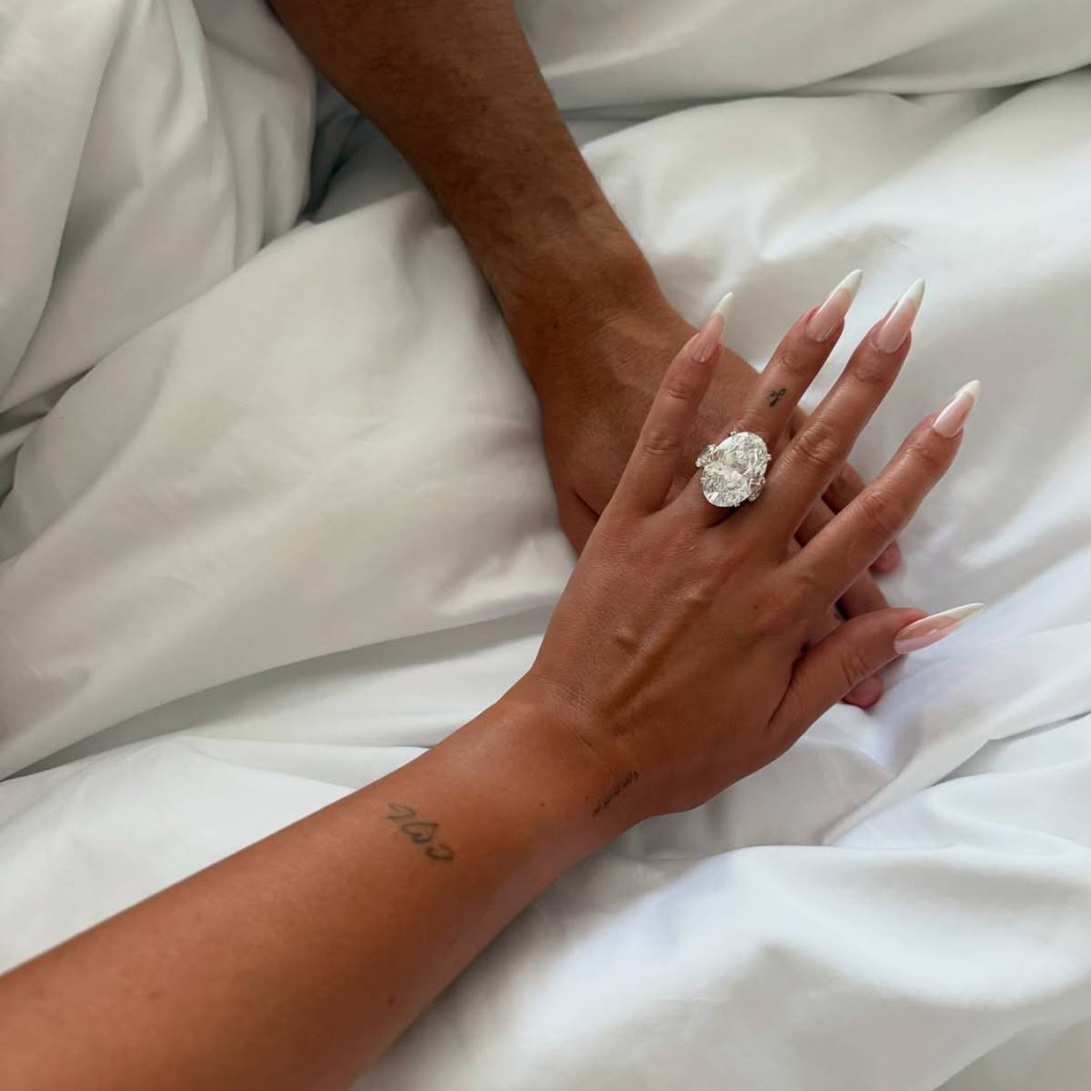 এই দম্পতি আগামী বিশ্বকাপের পরে বিয়ে করার পরিকল্পনা করছেন। রোনাল্ডো এখনও বিশ্বকাপ জিততে পারেননি। তবে এবার তার স্বপ্ন দেখছেন। (ইনস্টাগ্রাম @georginagio) এই দম্পতি আগামী বিশ্বকাপের পরে বিয়ে করার পরিকল্পনা করছেন। রোনাল্ডো এখনও বিশ্বকাপ জিততে পারেননি। তবে এবার তার স্বপ্ন দেখছেন। (ইনস্টাগ্রাম @georginagio)